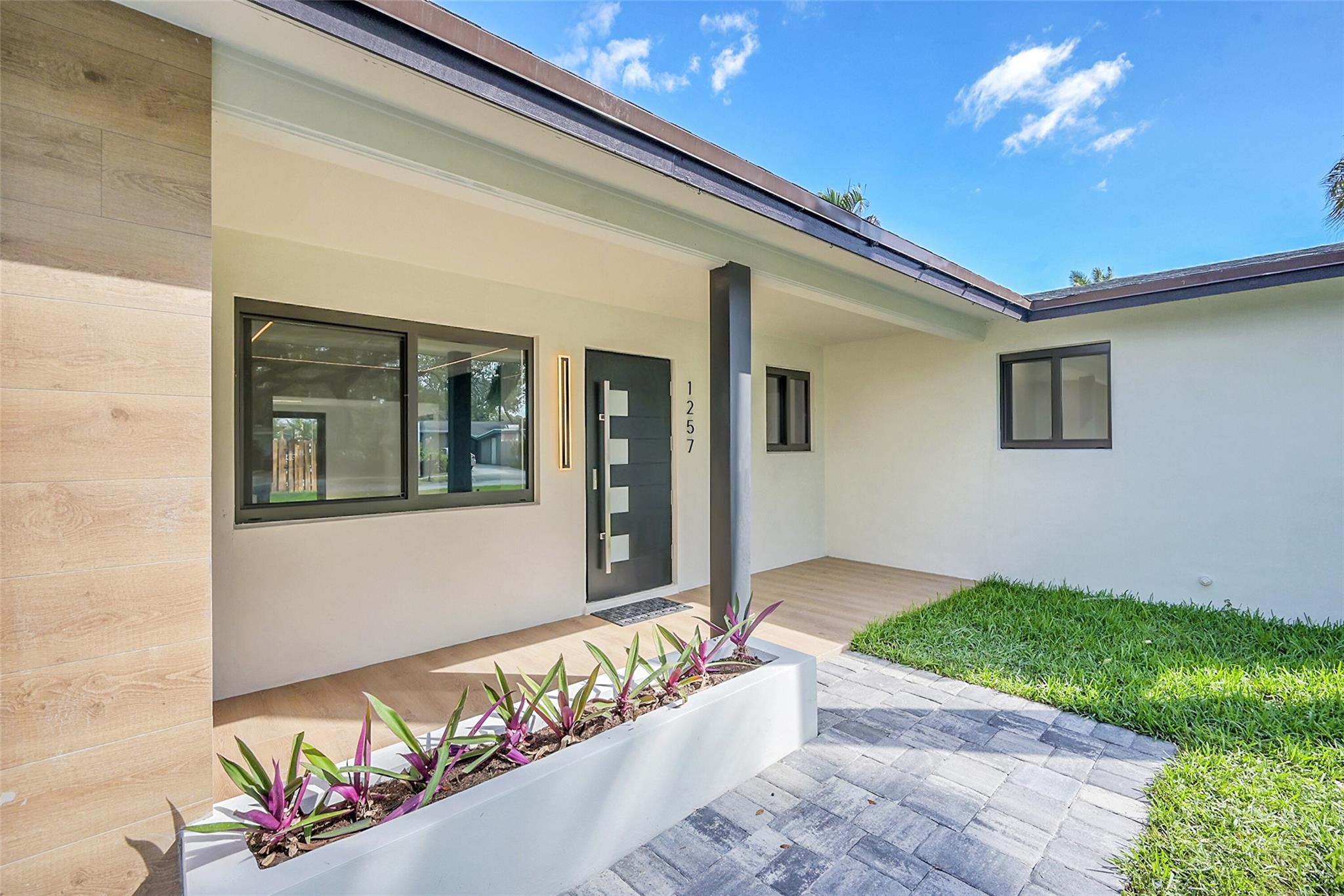 1257 NW 4th St