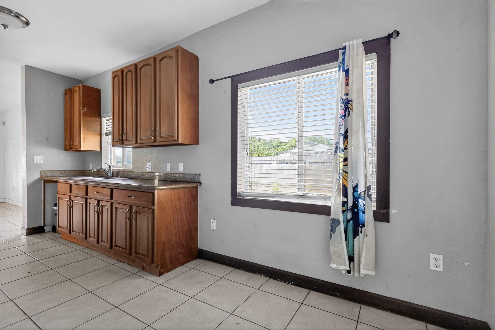 6351 NW 31st Ct Miami, FL 33147