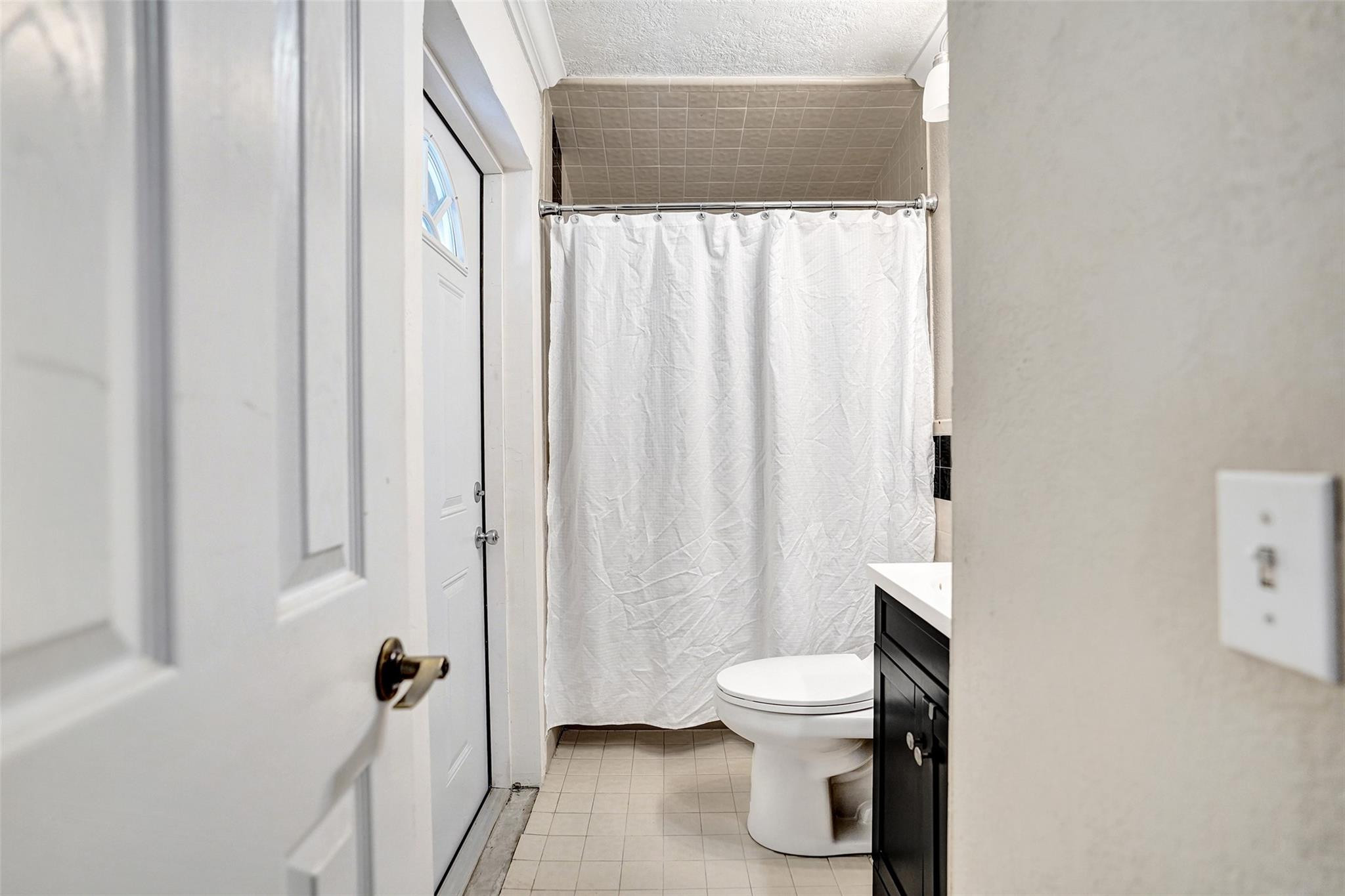 4221 NE 13th Ave Oakland Park, FL 33334