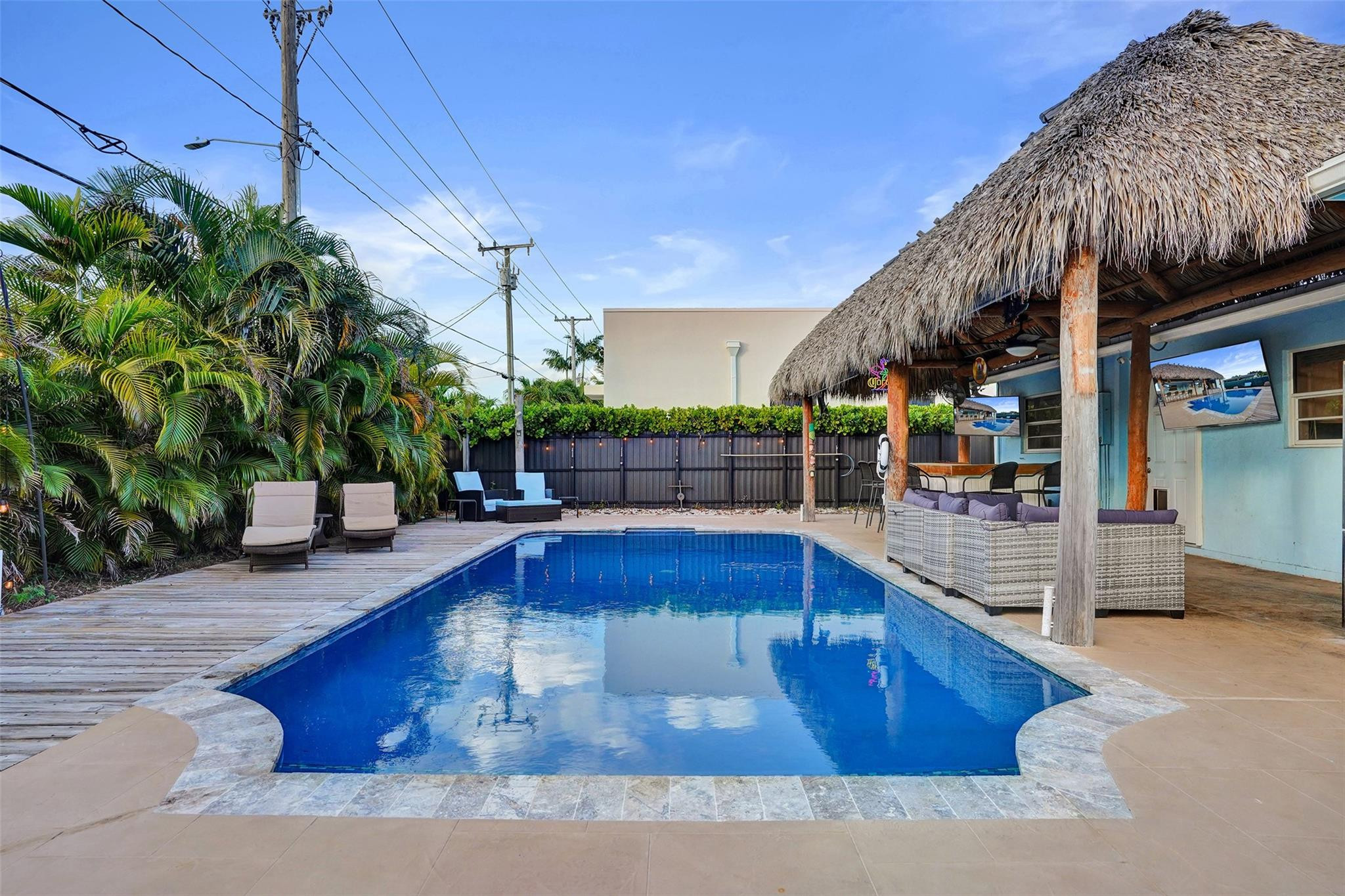 4221 NE 13th Ave Oakland Park, FL 33334