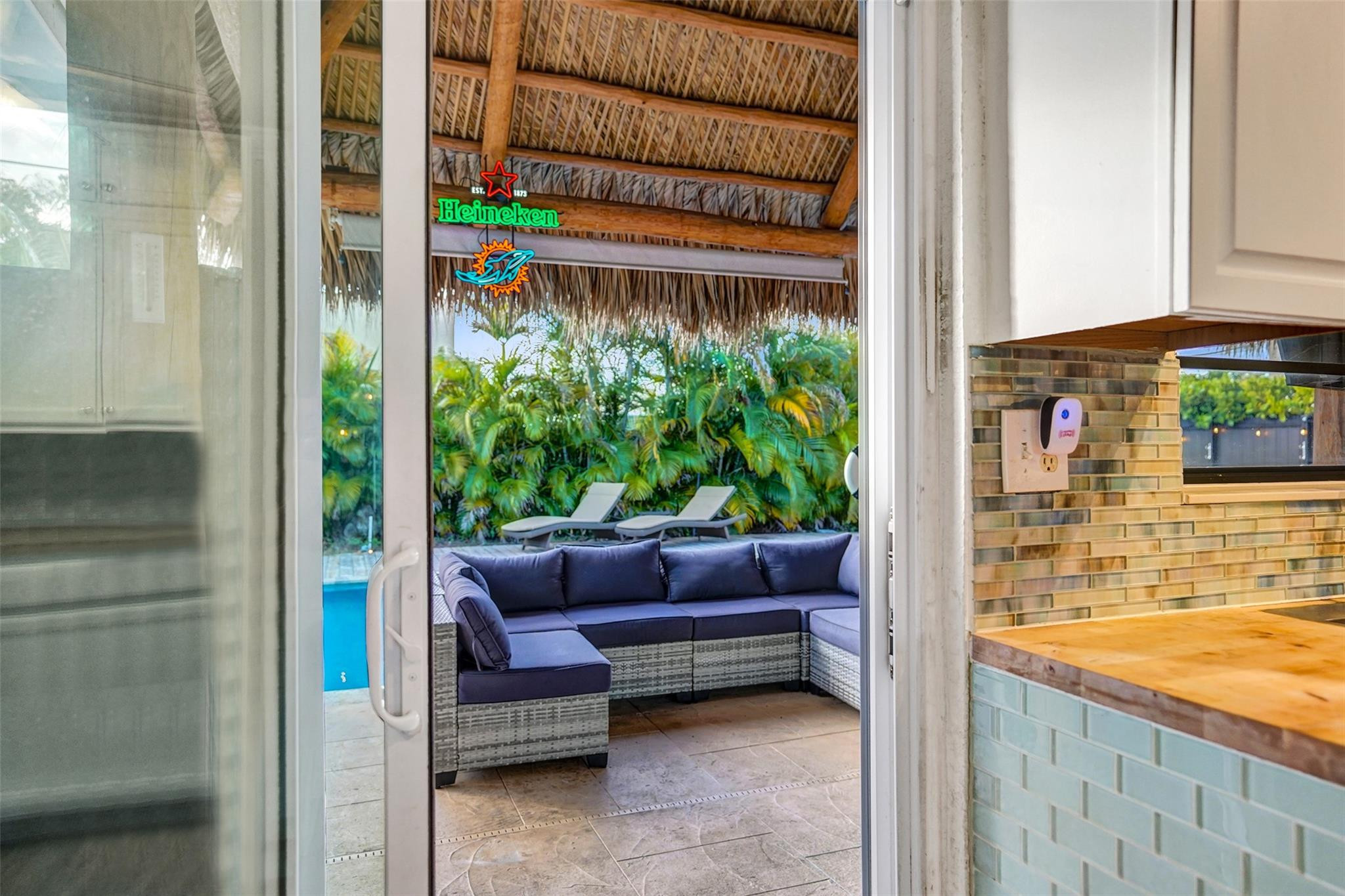 4221 NE 13th Ave Oakland Park, FL 33334