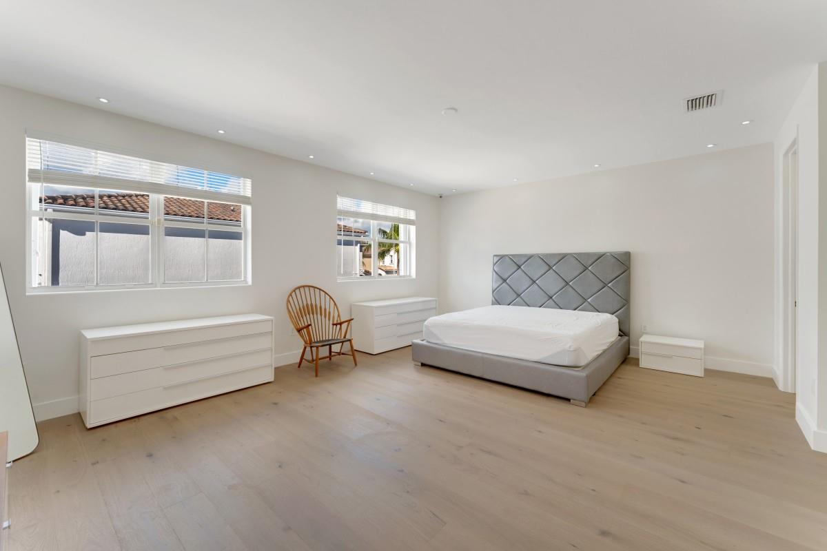 21156 NE 33rd Ave Aventura, FL 33180