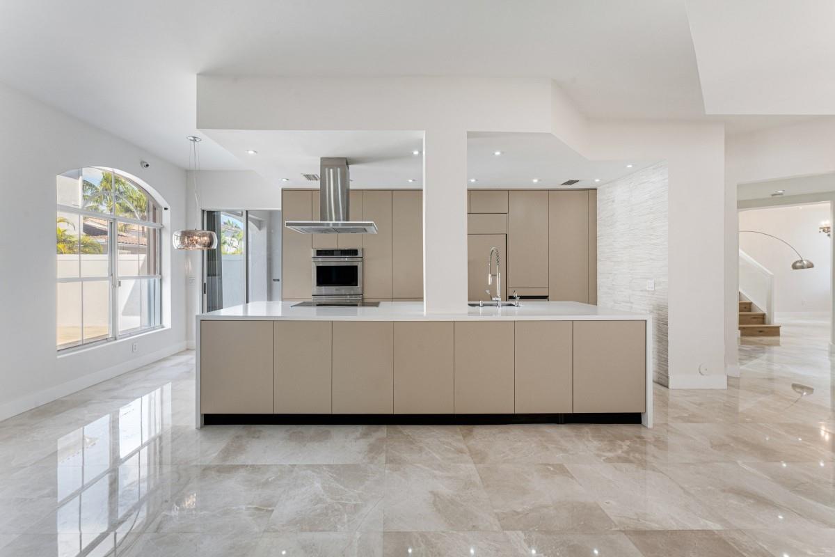 21156 NE 33rd Ave Aventura, FL 33180