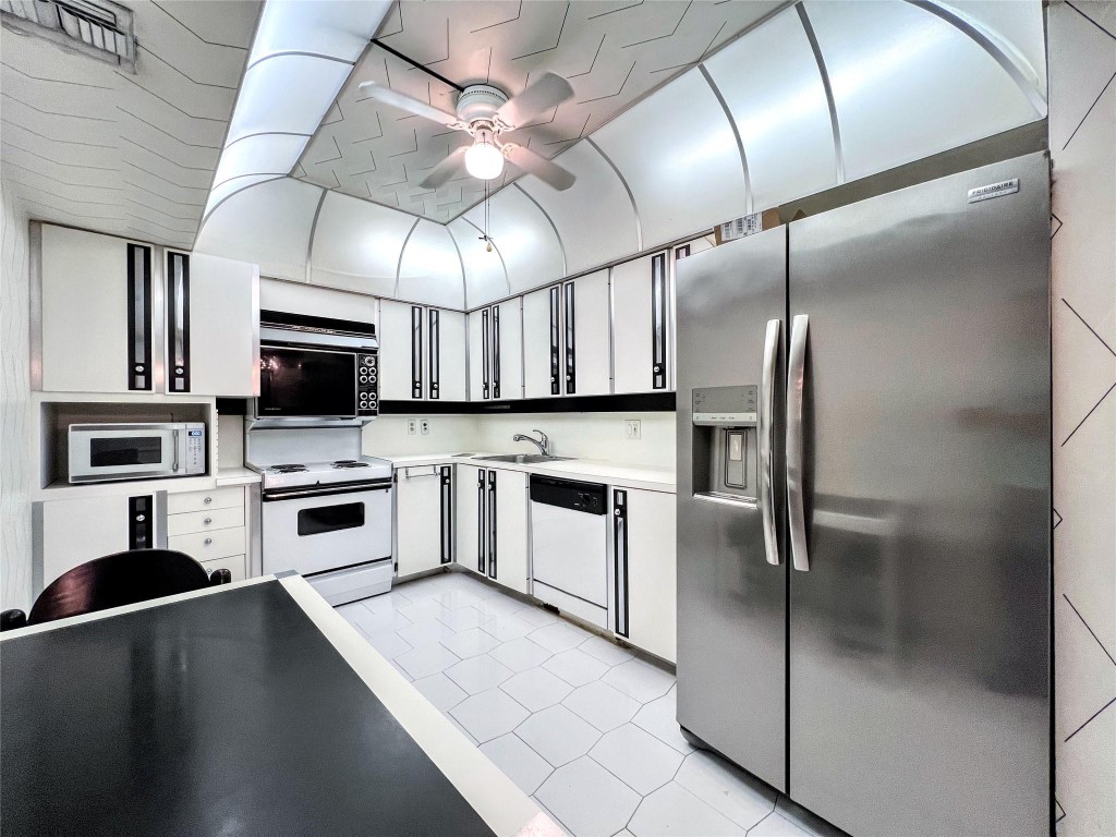 800 Cypress Grv Dr #106 Pompano Beach, FL 33069