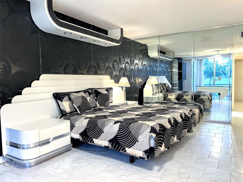 800 Cypress Grv Dr #106 Pompano Beach, FL 33069