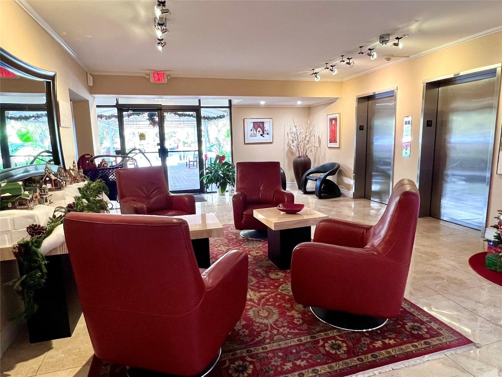 800 Cypress Grv Dr #106 Pompano Beach, FL 33069