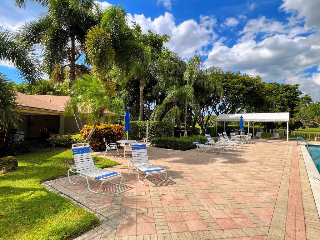 800 Cypress Grv Dr #106 Pompano Beach, FL 33069