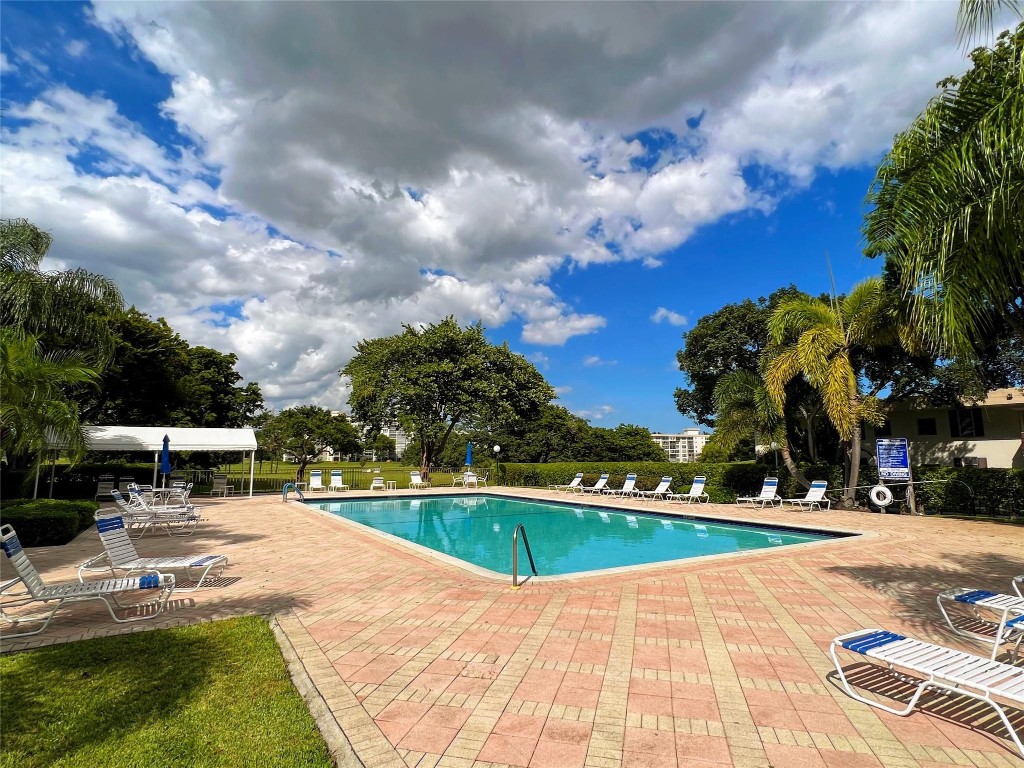 800 Cypress Grv Dr #106 Pompano Beach, FL 33069