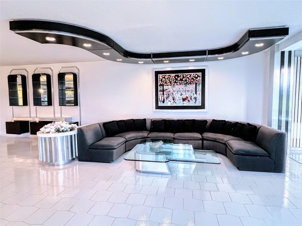 800 Cypress Grv Dr #106 Pompano Beach, FL 33069