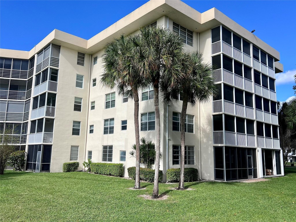 800 Cypress Grv Dr #106 Pompano Beach, FL 33069