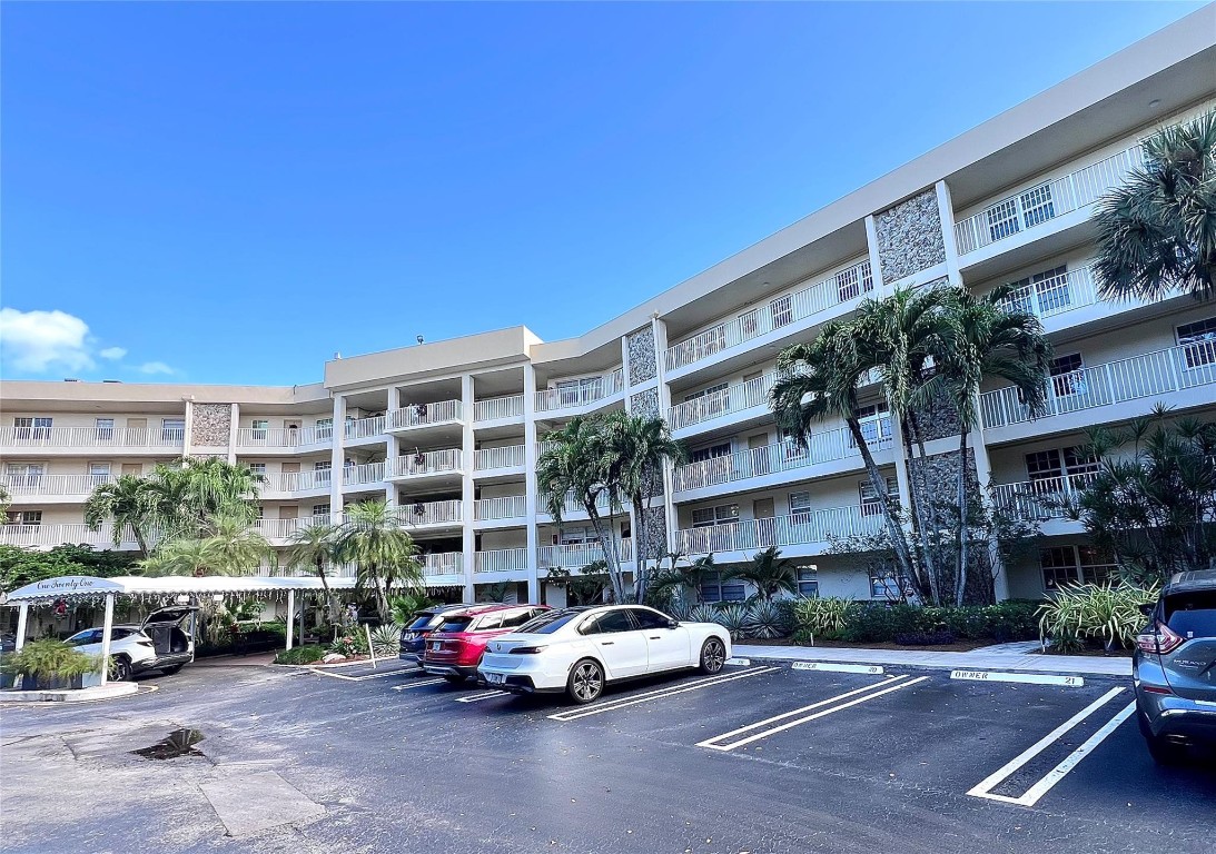 800 Cypress Grv Dr #106 Pompano Beach, FL 33069