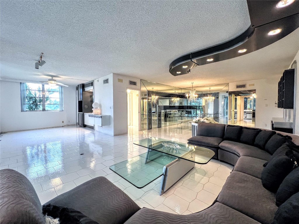 800 Cypress Grv Dr #106 Pompano Beach, FL 33069