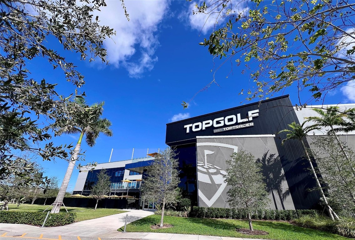 800 Cypress Grv Dr #106 Pompano Beach, FL 33069