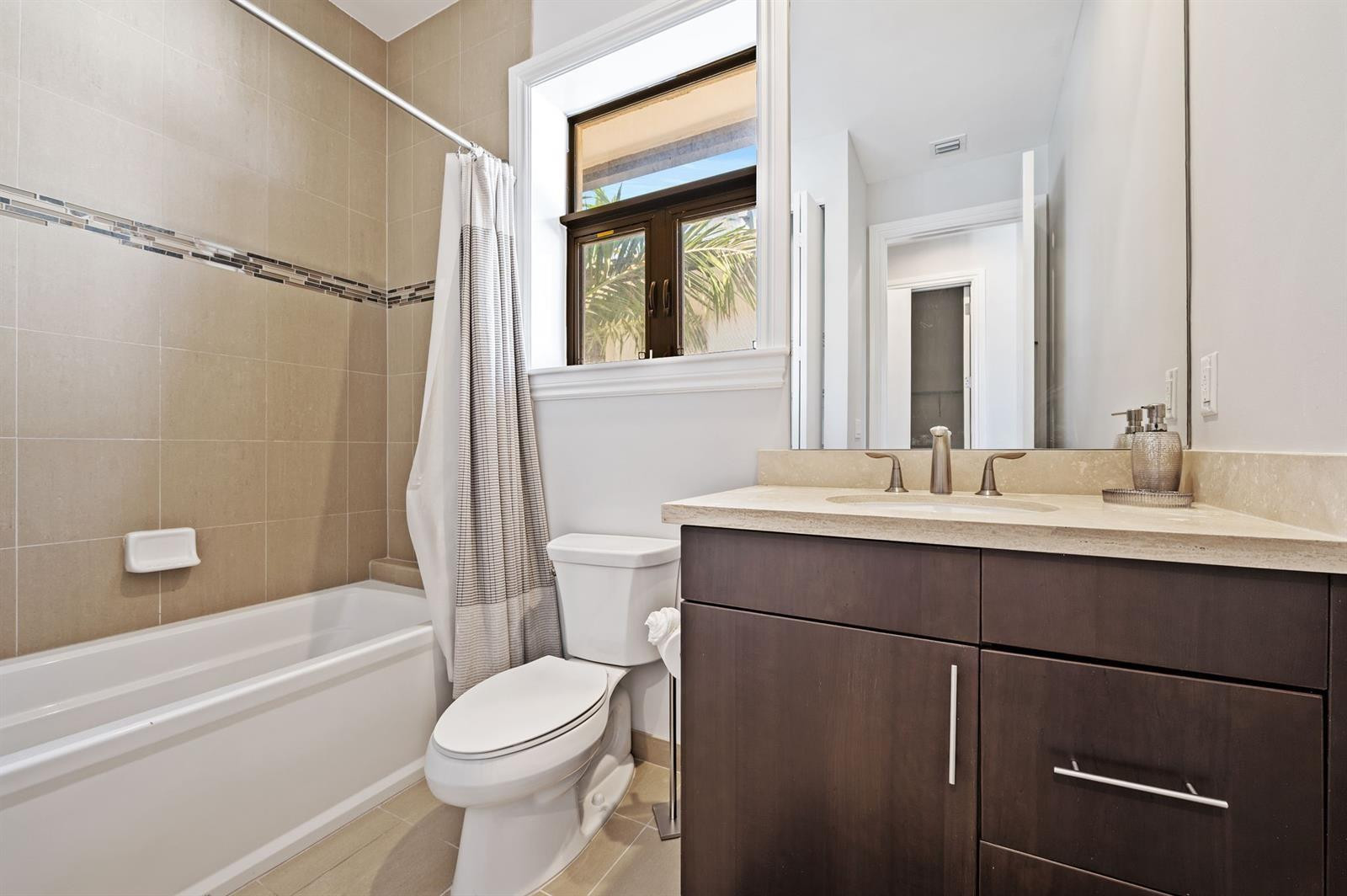 95 Isle Of Venice Fort Lauderdale, FL 33301