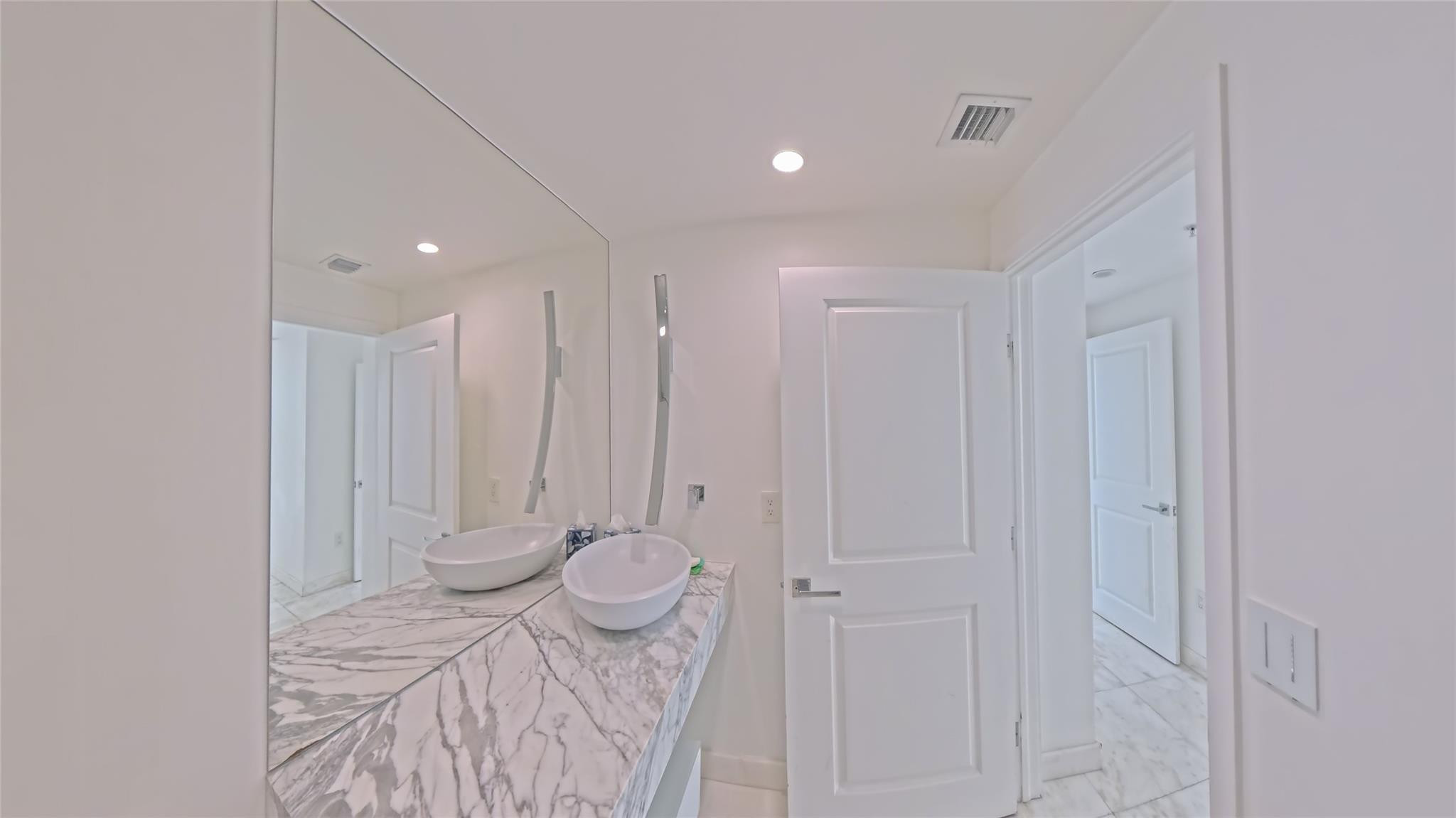 7910 Harbor Is #805 North Bay Village, FL 33141