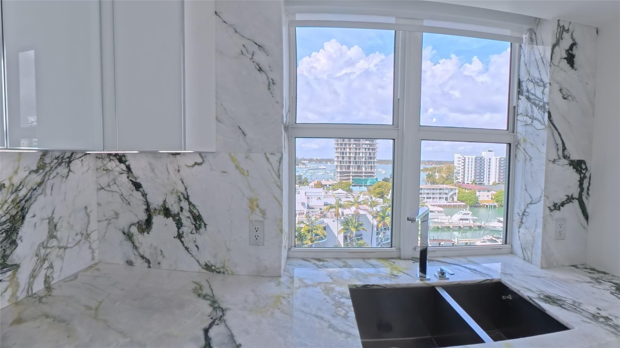 7910 Harbor Is #805 North Bay Village, FL 33141