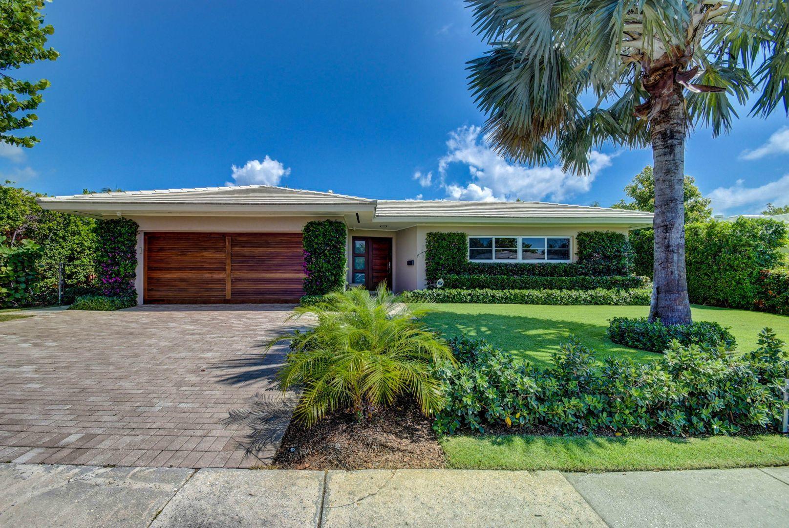 153 S Worth Court