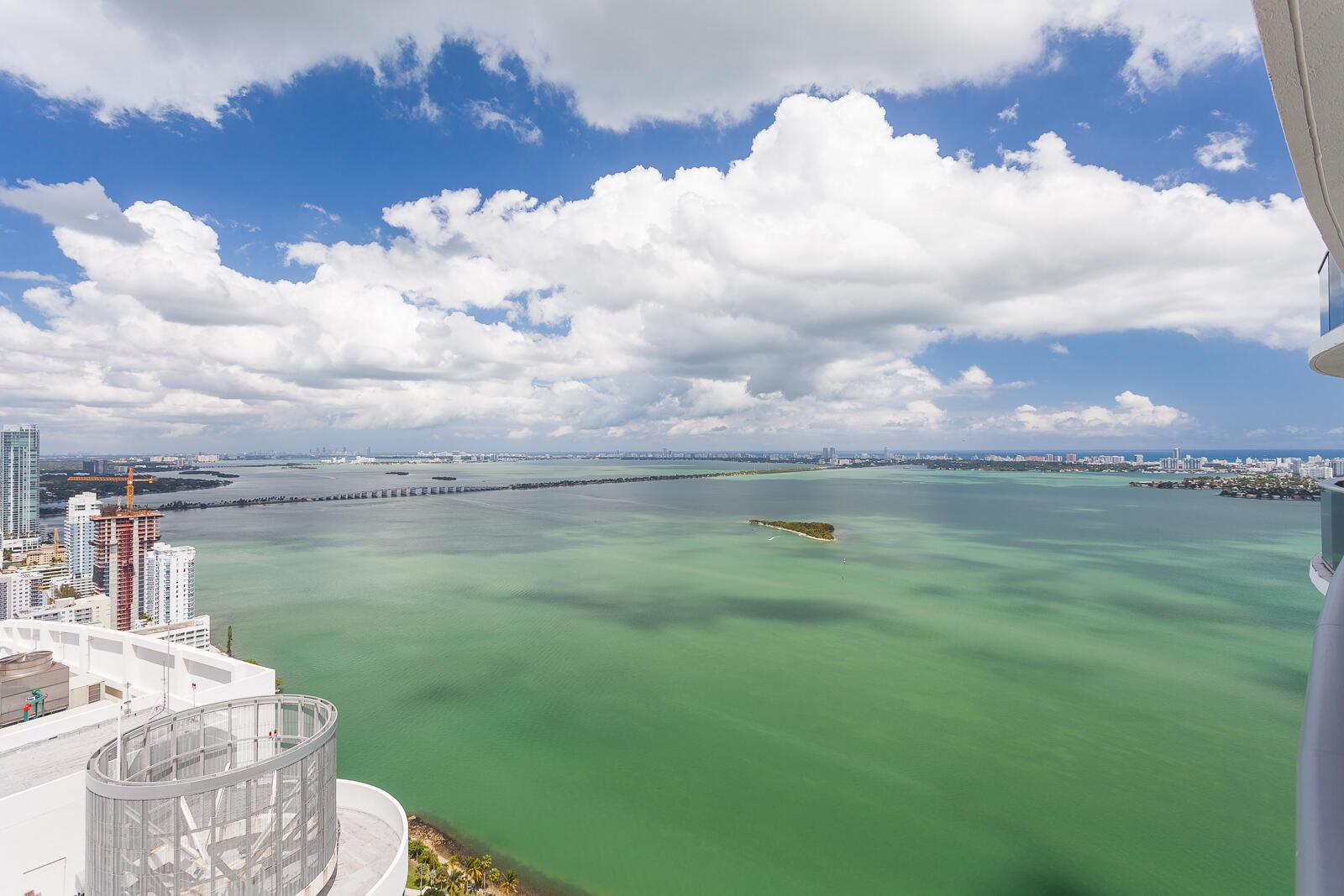 image Aria On The Bay Condo15