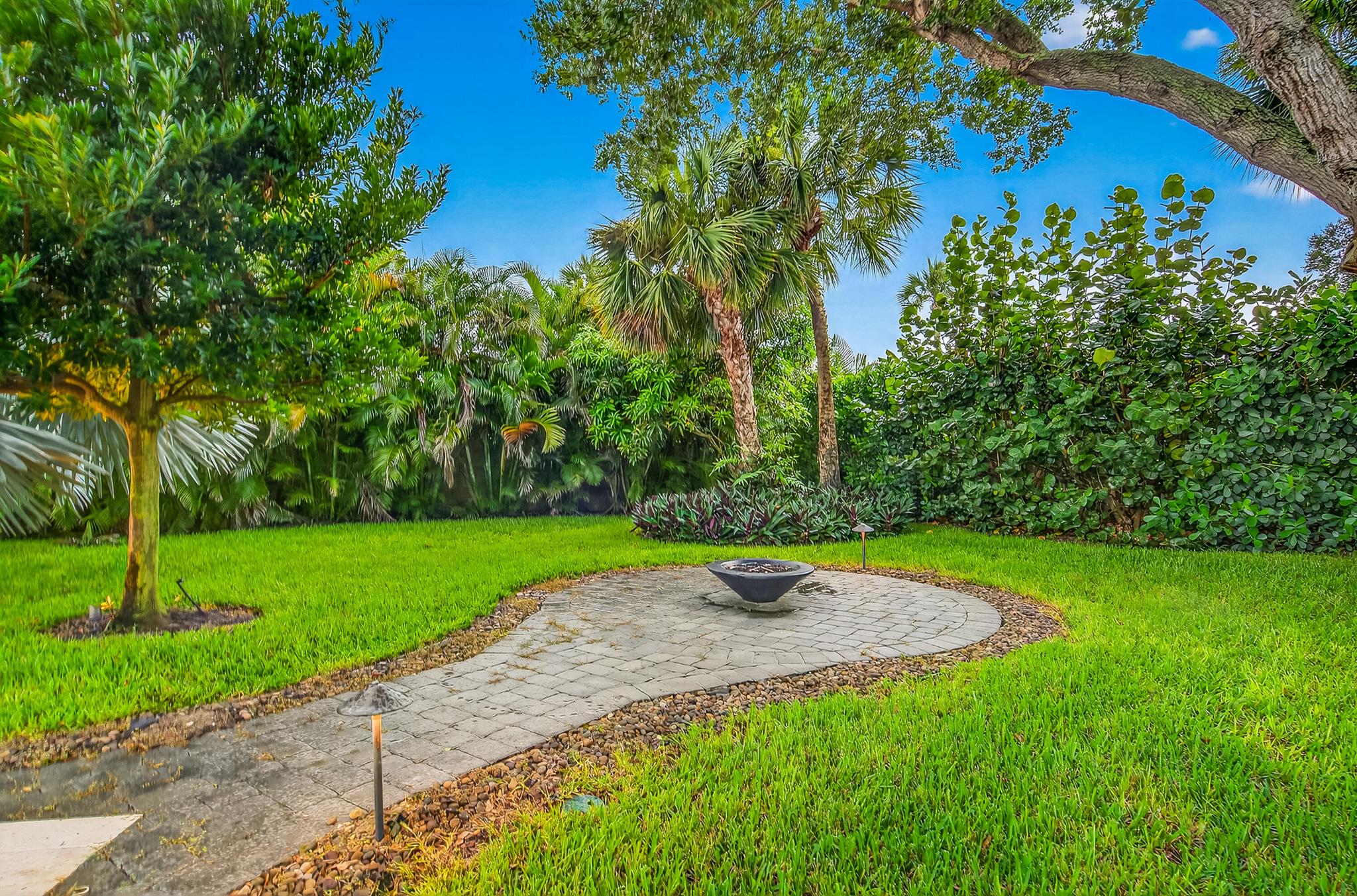 2160 Sanford Ct Vero Beach, FL 32963