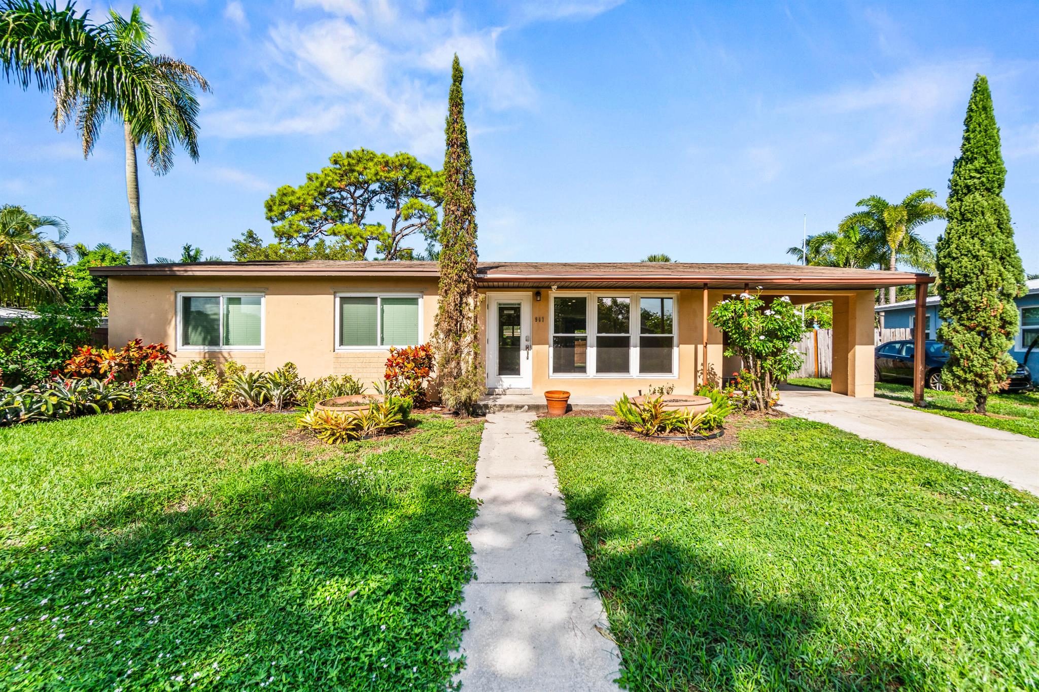 907 Wright Dr