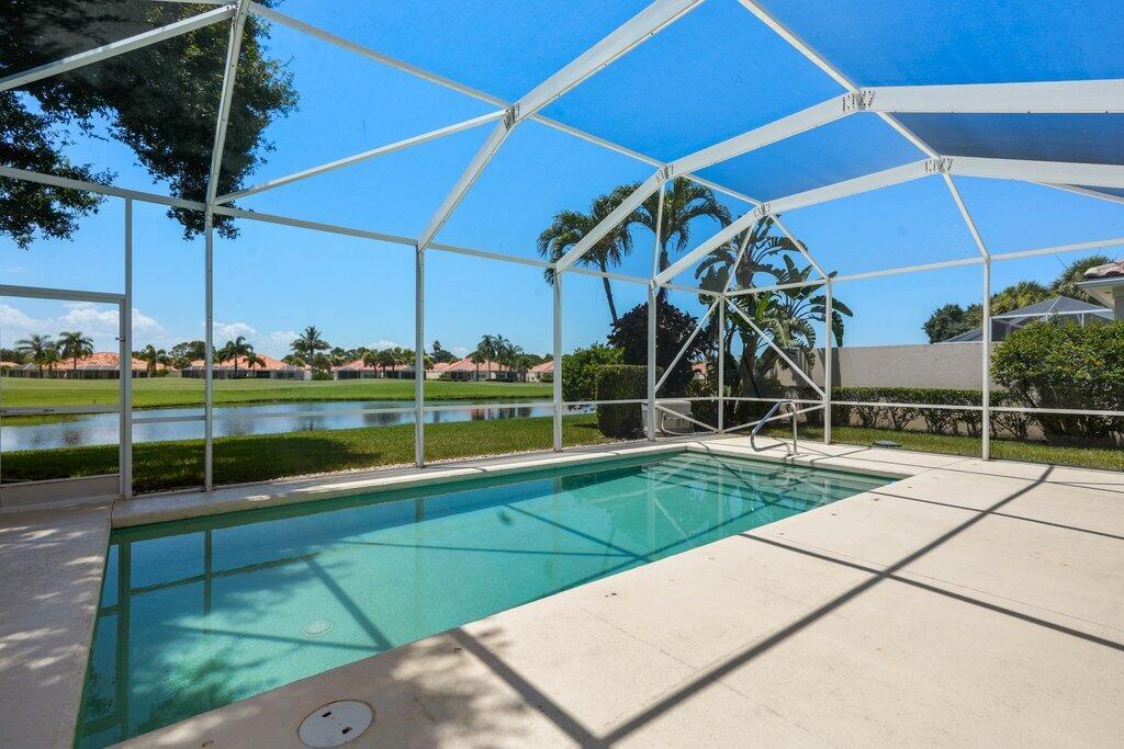8232 SE Palm Hammock Ln