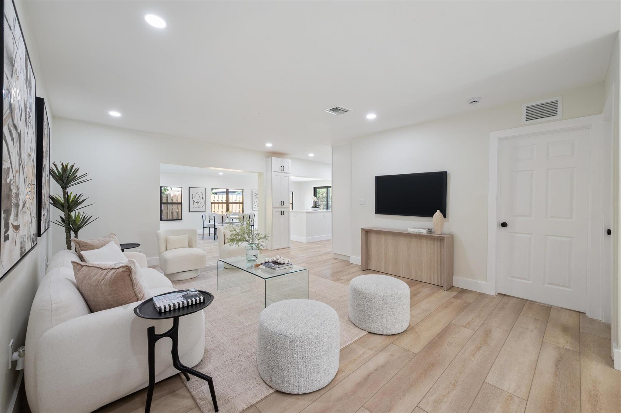 8201 NW 67th Ave