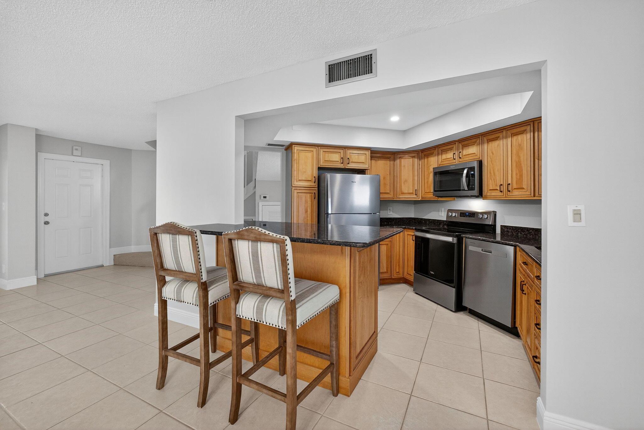 246 Seabreeze Cir