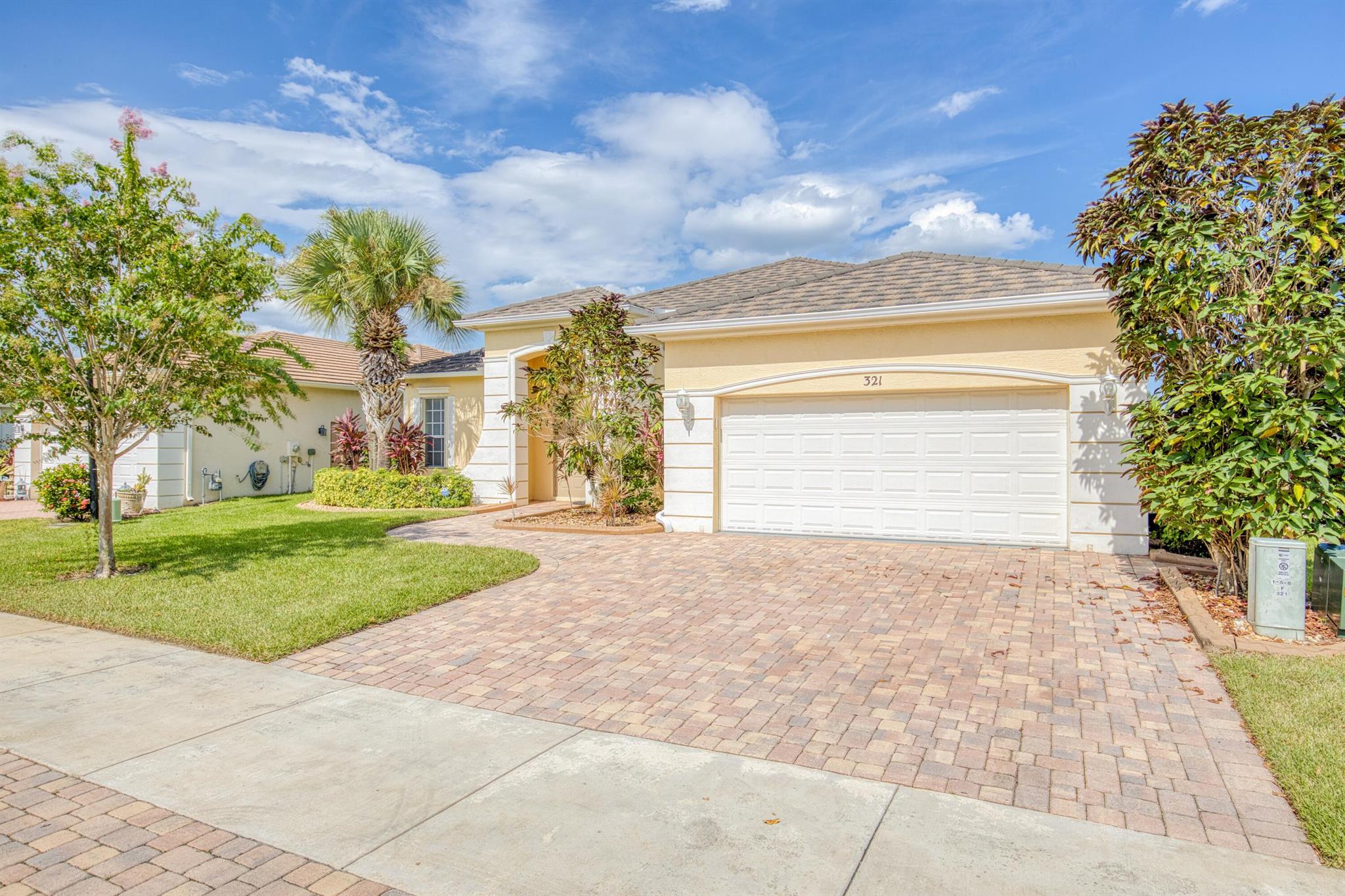 321 SW Lake Frst Way