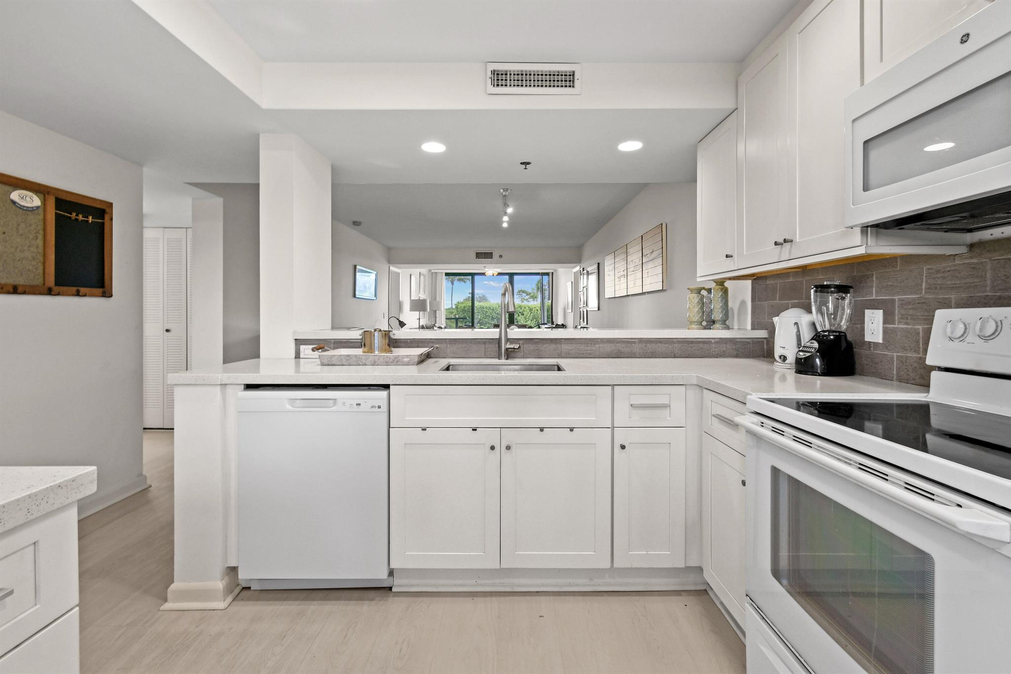 Undisclosed Address Jupiter, FL 33477