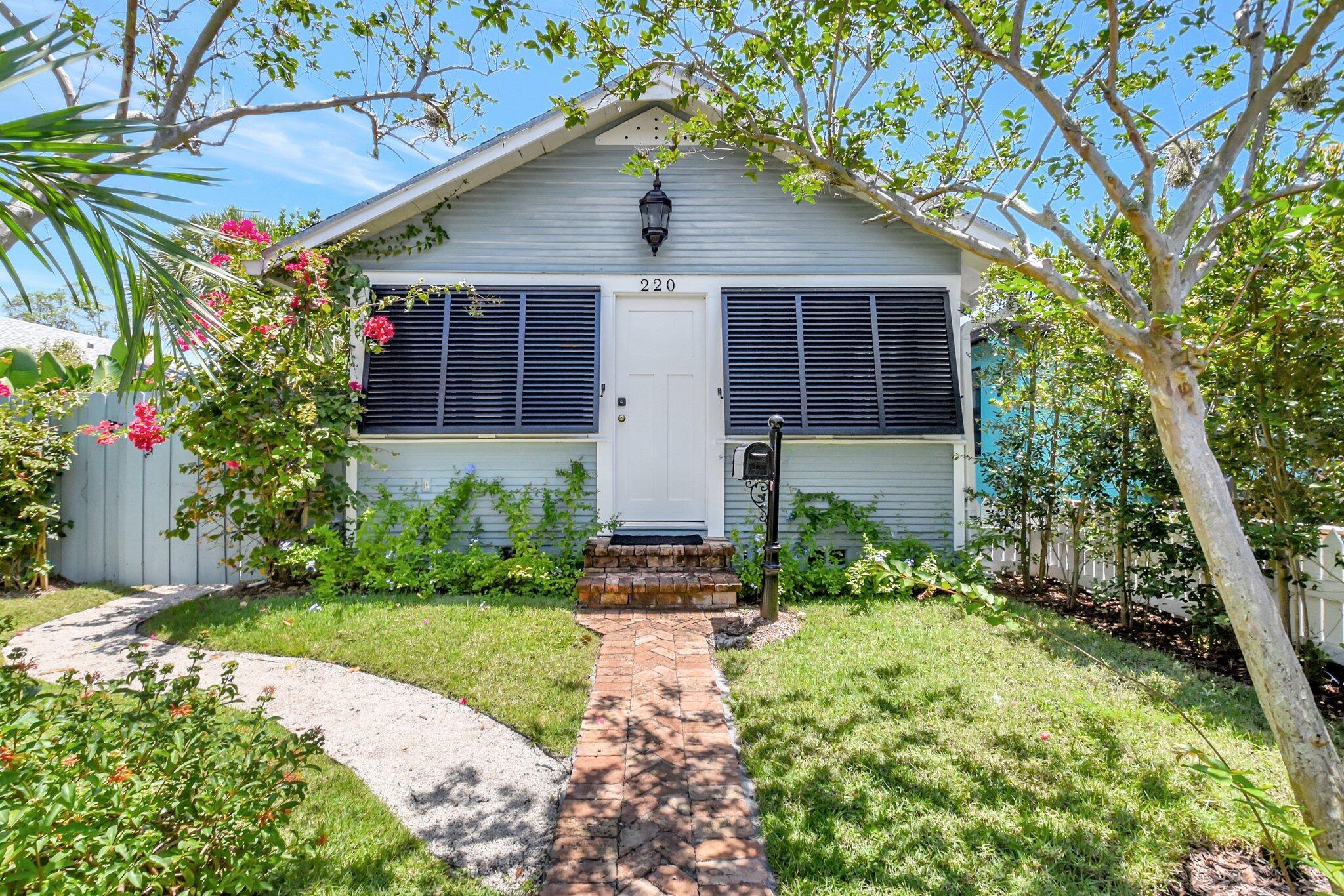 220 S L St #1