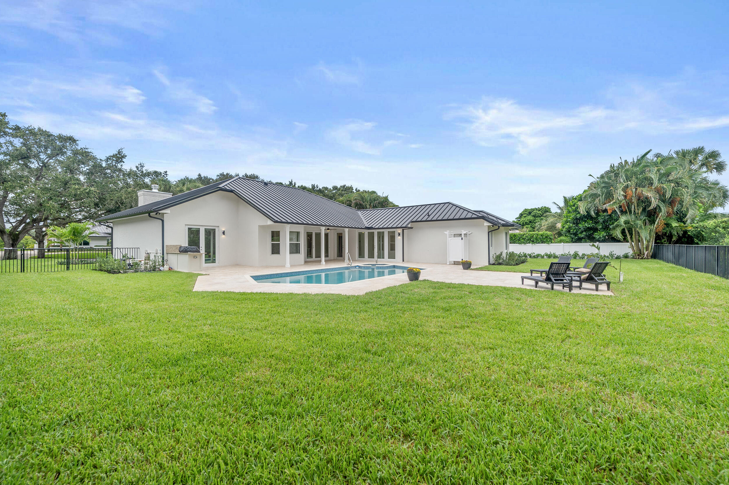 18433 SE Heritage Tequesta, FL 33469