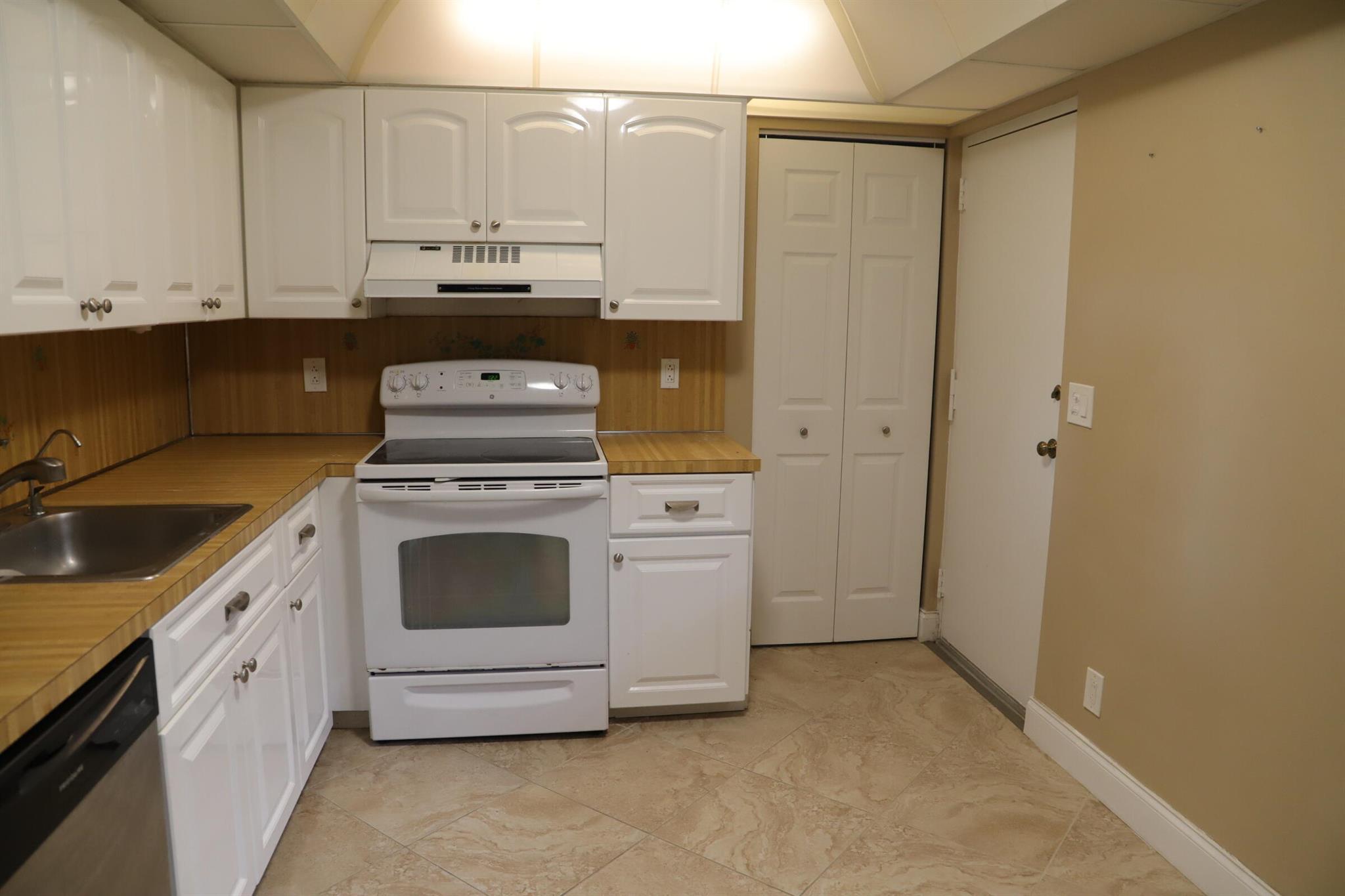 6400 NW 2nd Ave #423