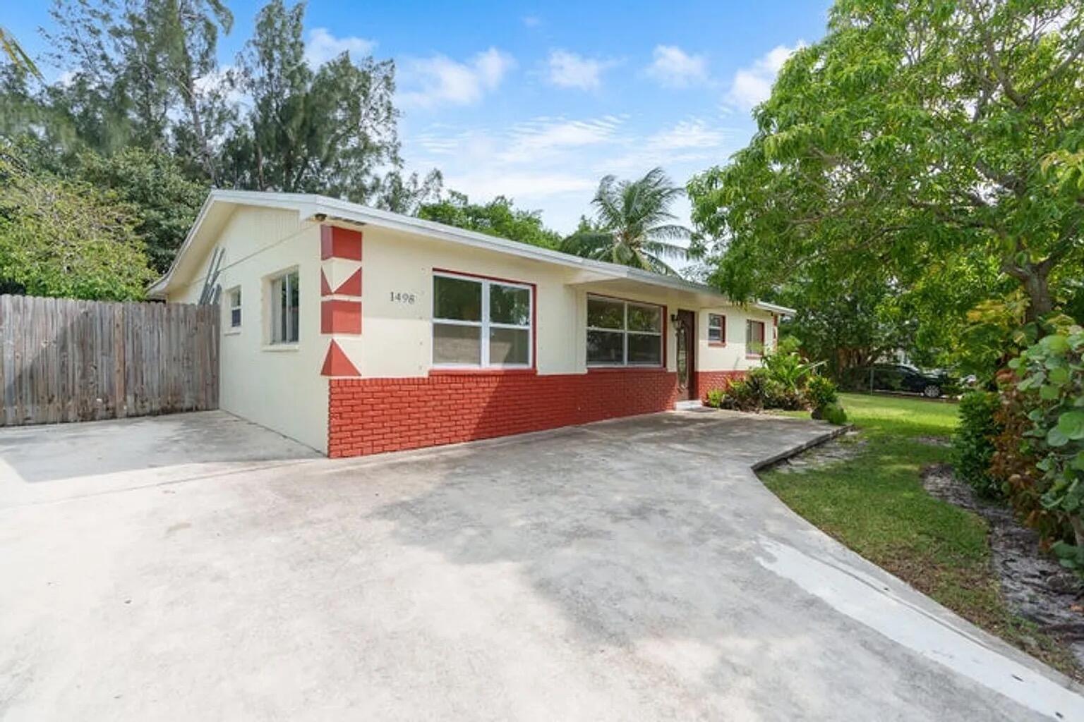 1498 NW 1st St