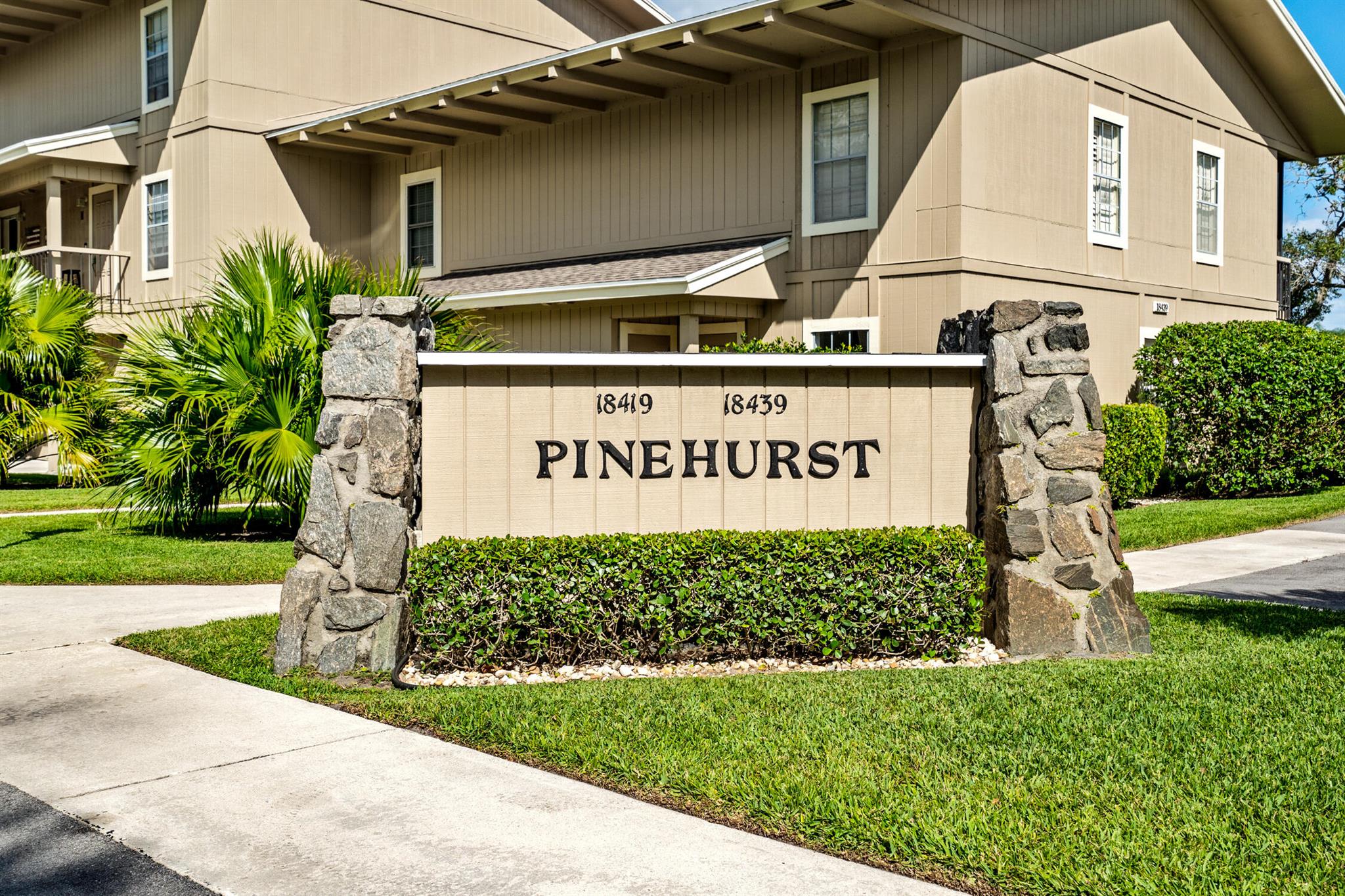 18419 SE Wood Hvn Ln #E Jupiter, FL 33469