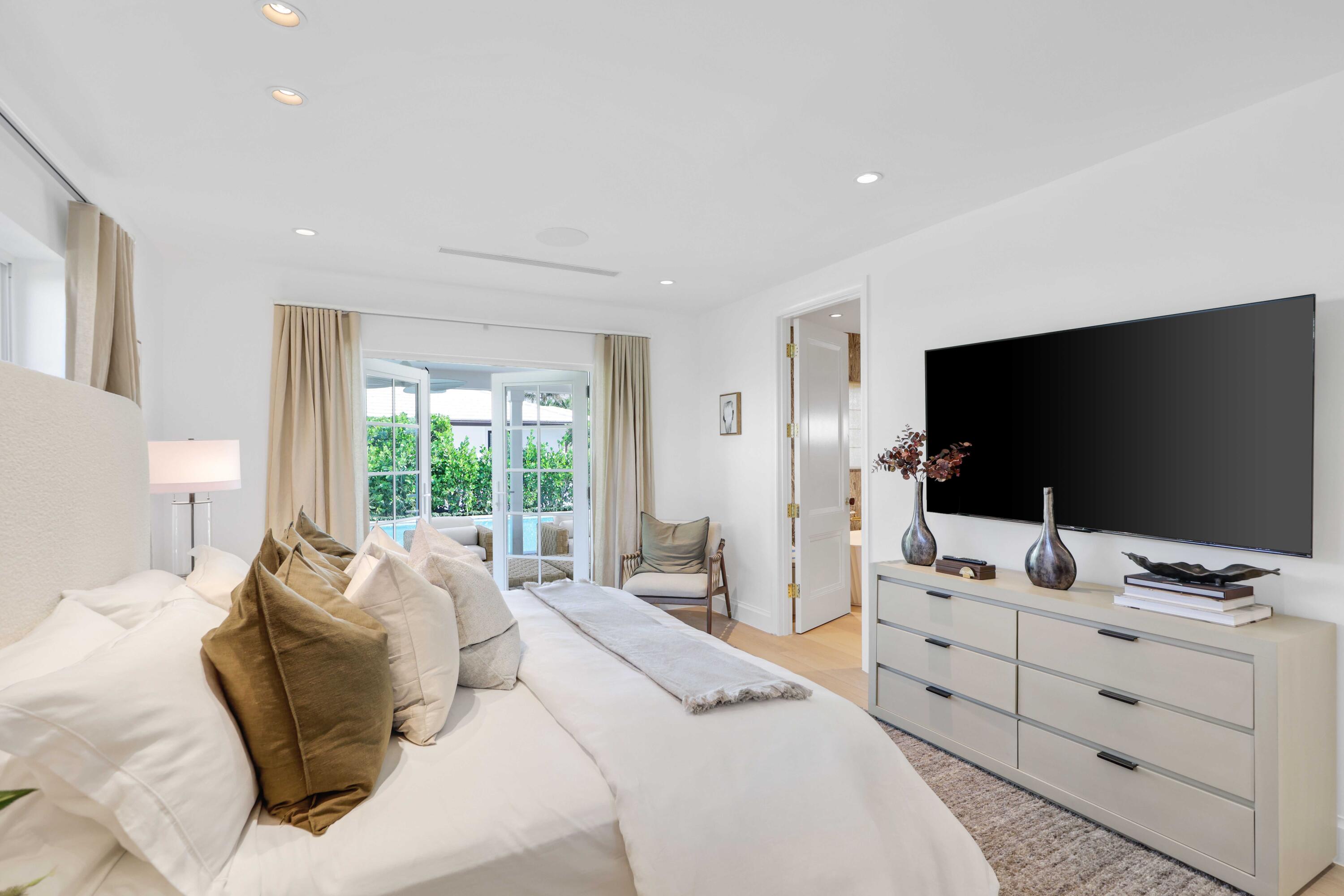 257 Via Linda Palm Beach, FL 33480