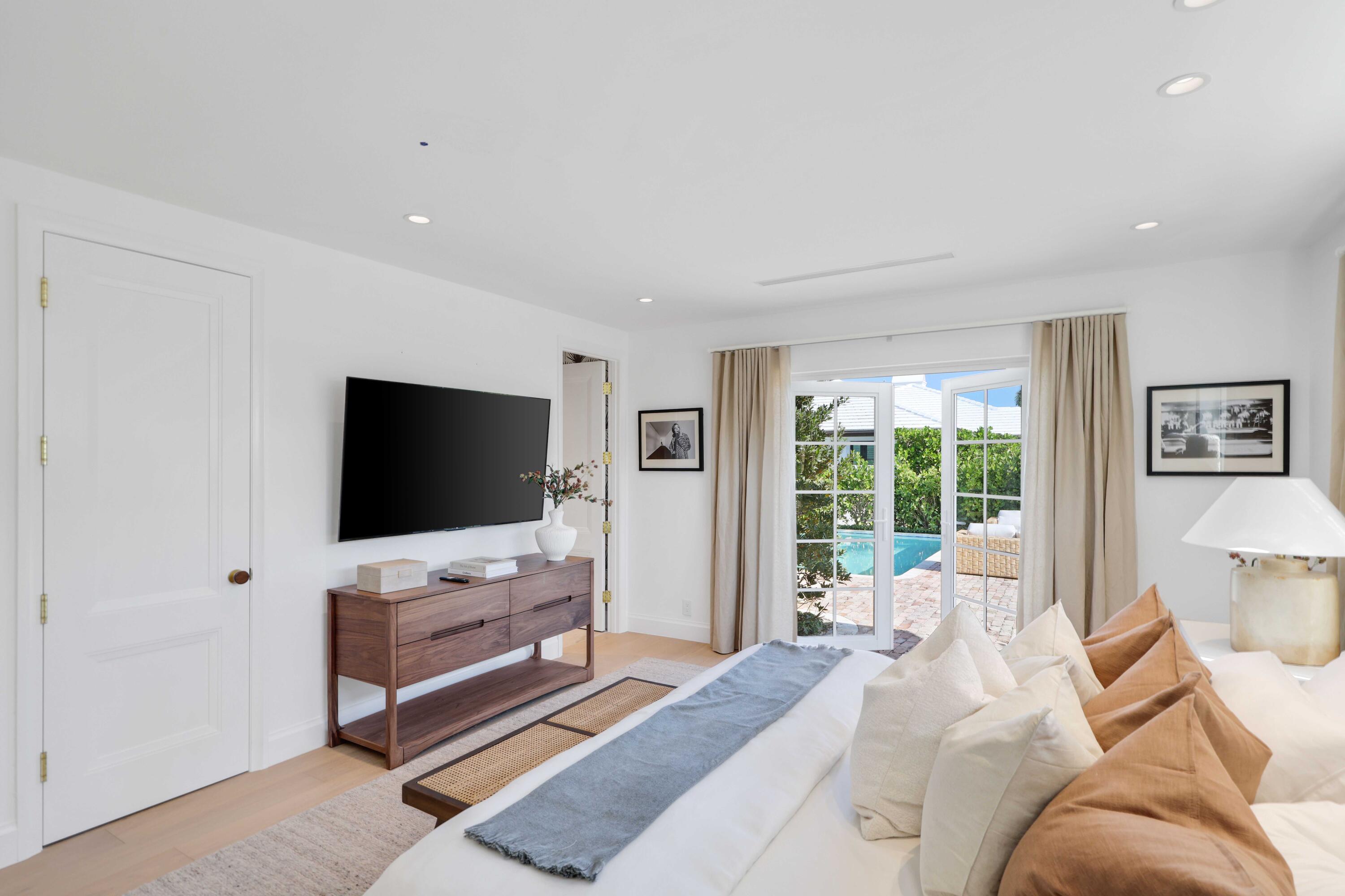 257 Via Linda Palm Beach, FL 33480