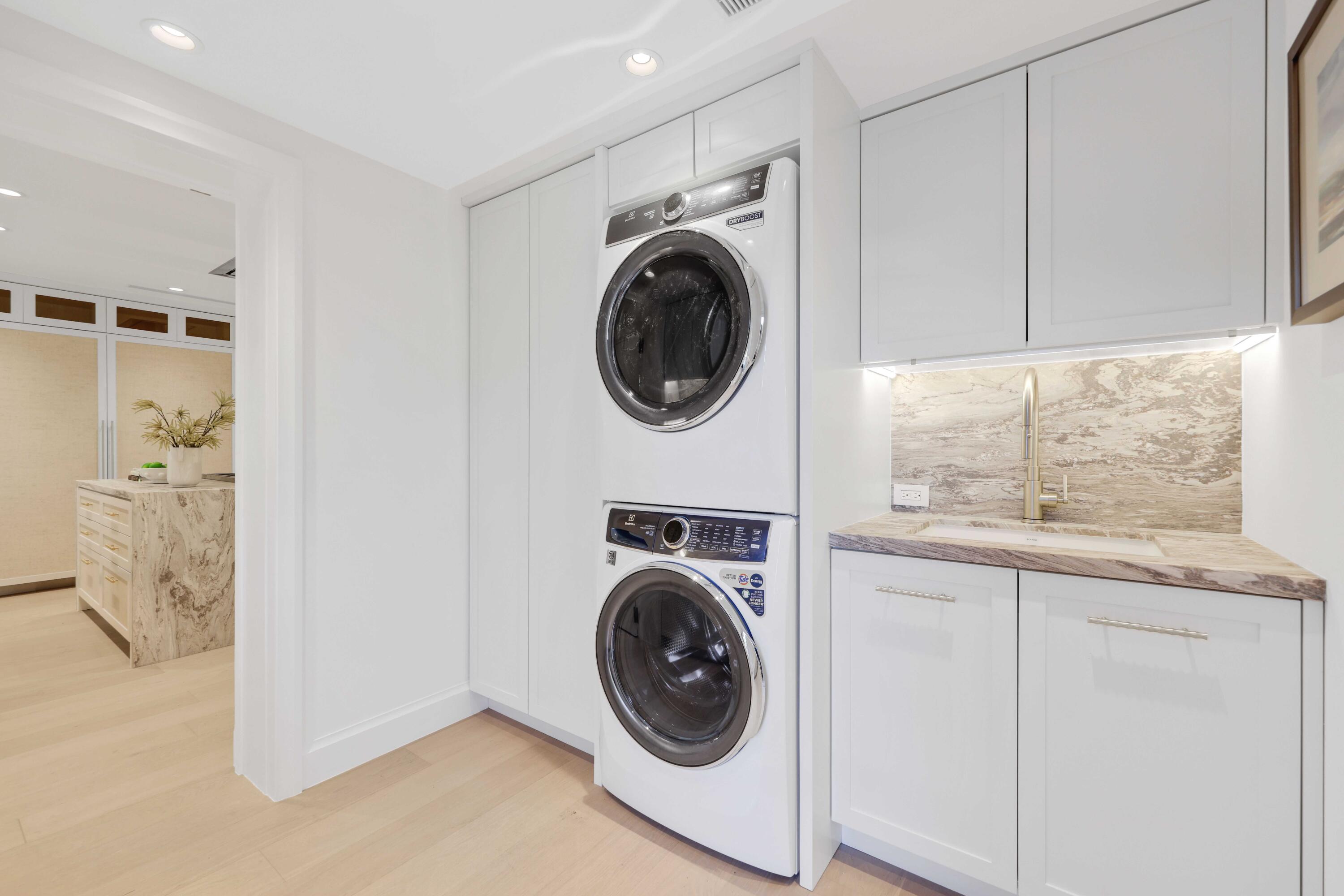 257 Via Linda Palm Beach, FL 33480