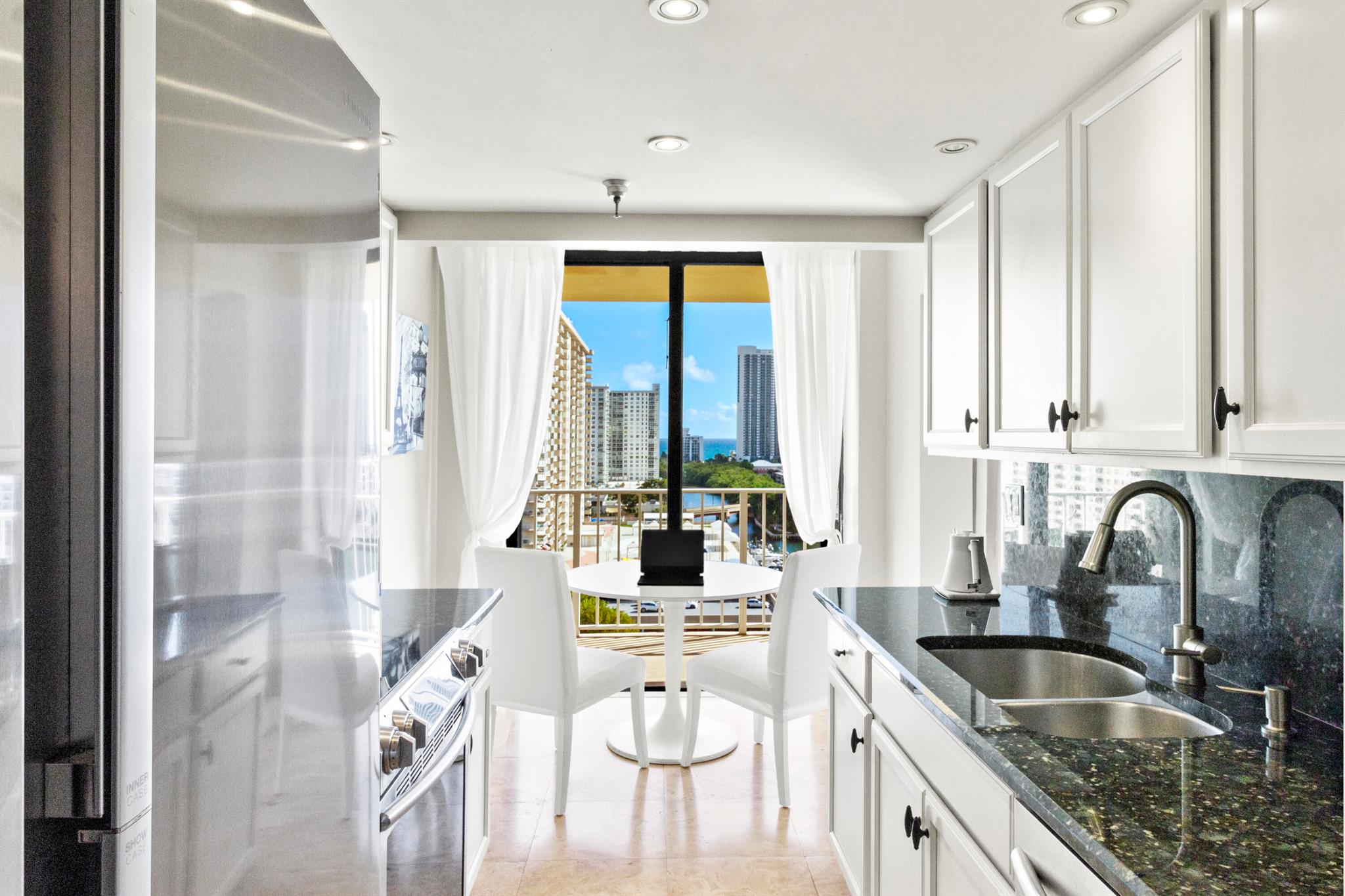 image Winston Towers 700 Condo11