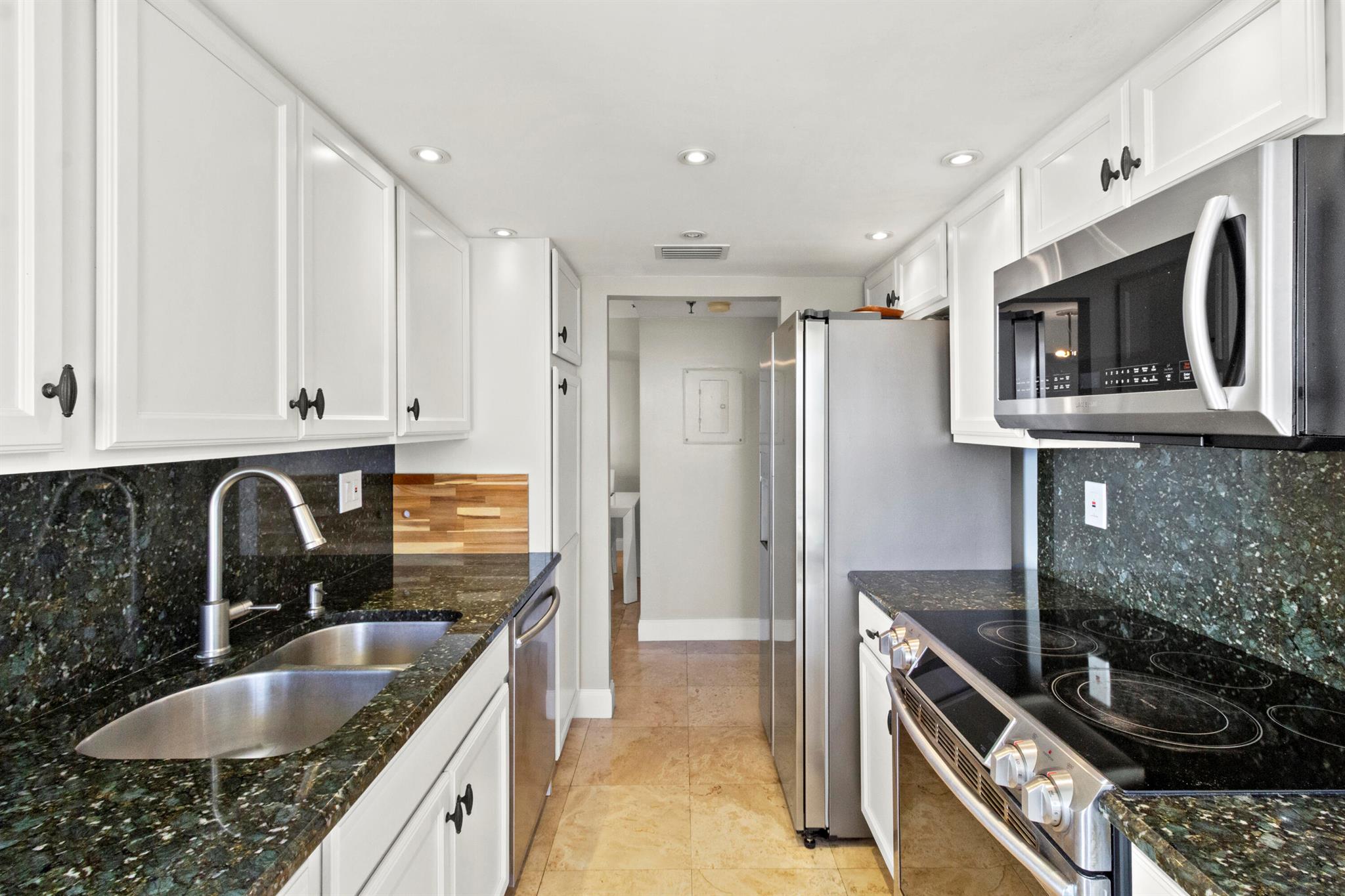 image Winston Towers 700 Condo12