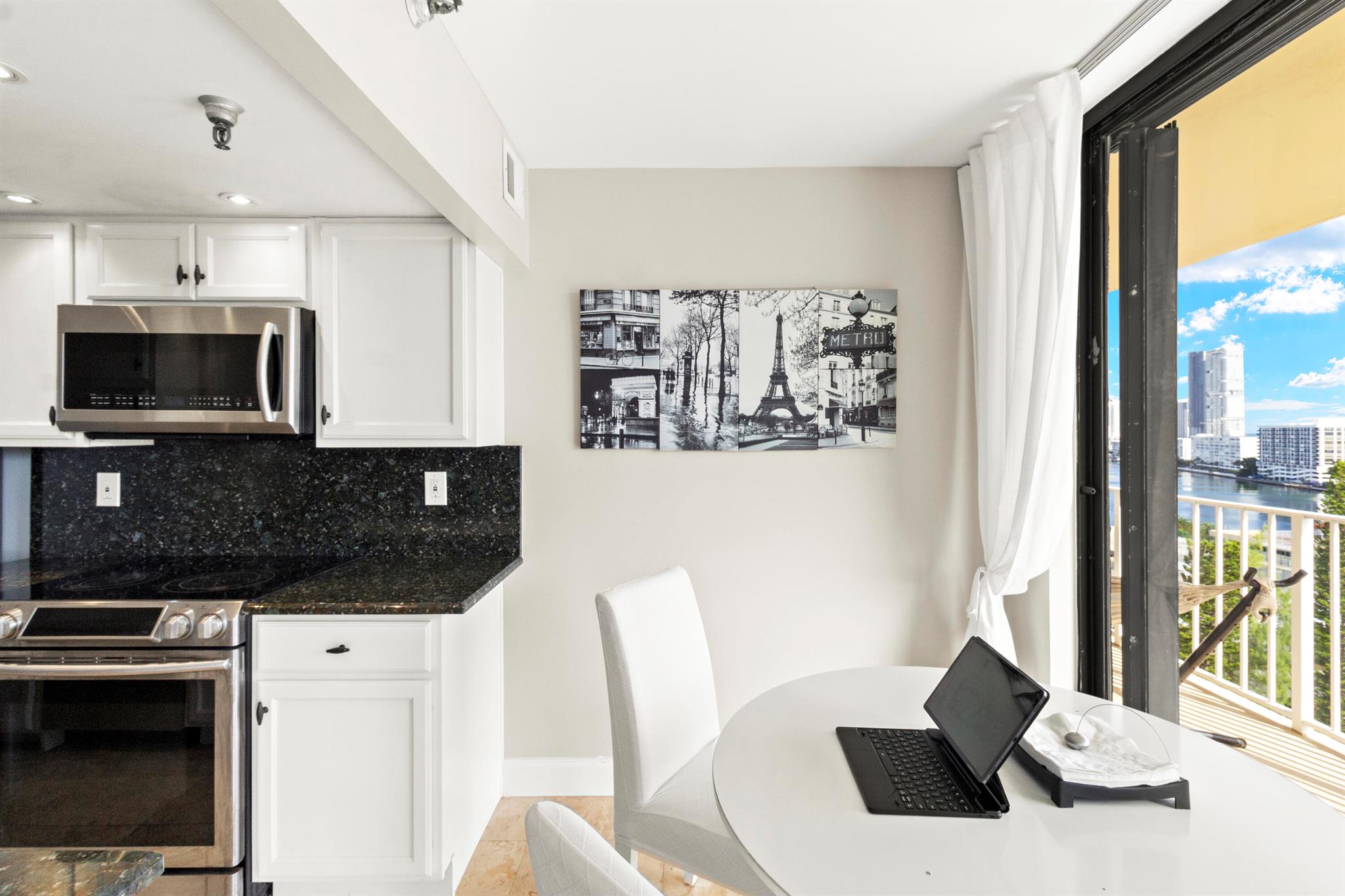 image Winston Towers 700 Condo13