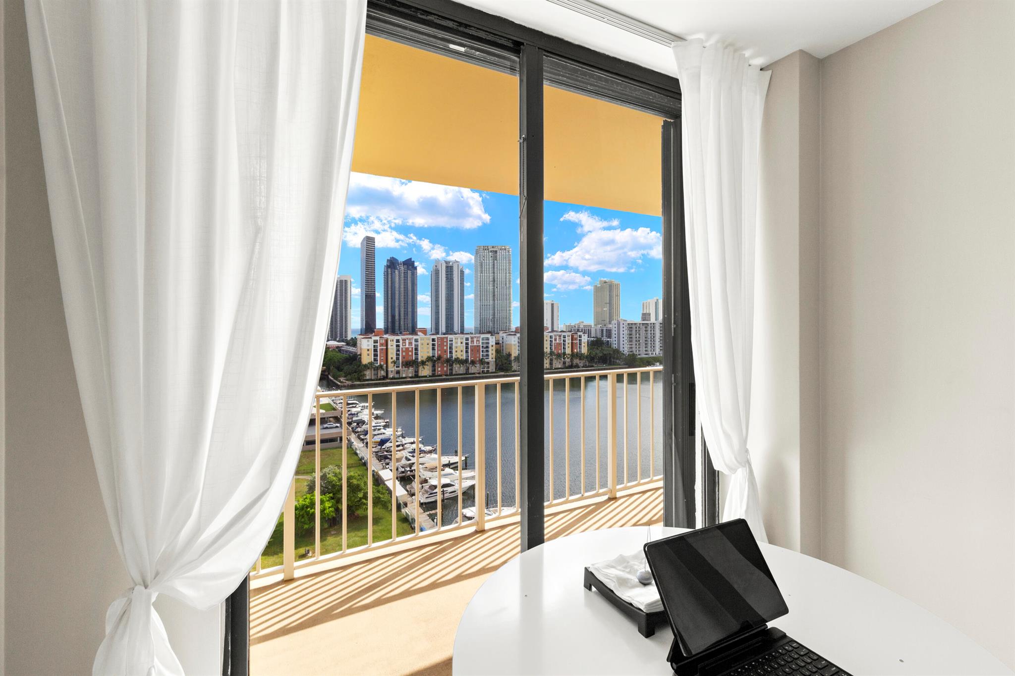 image Winston Towers 700 Condo14