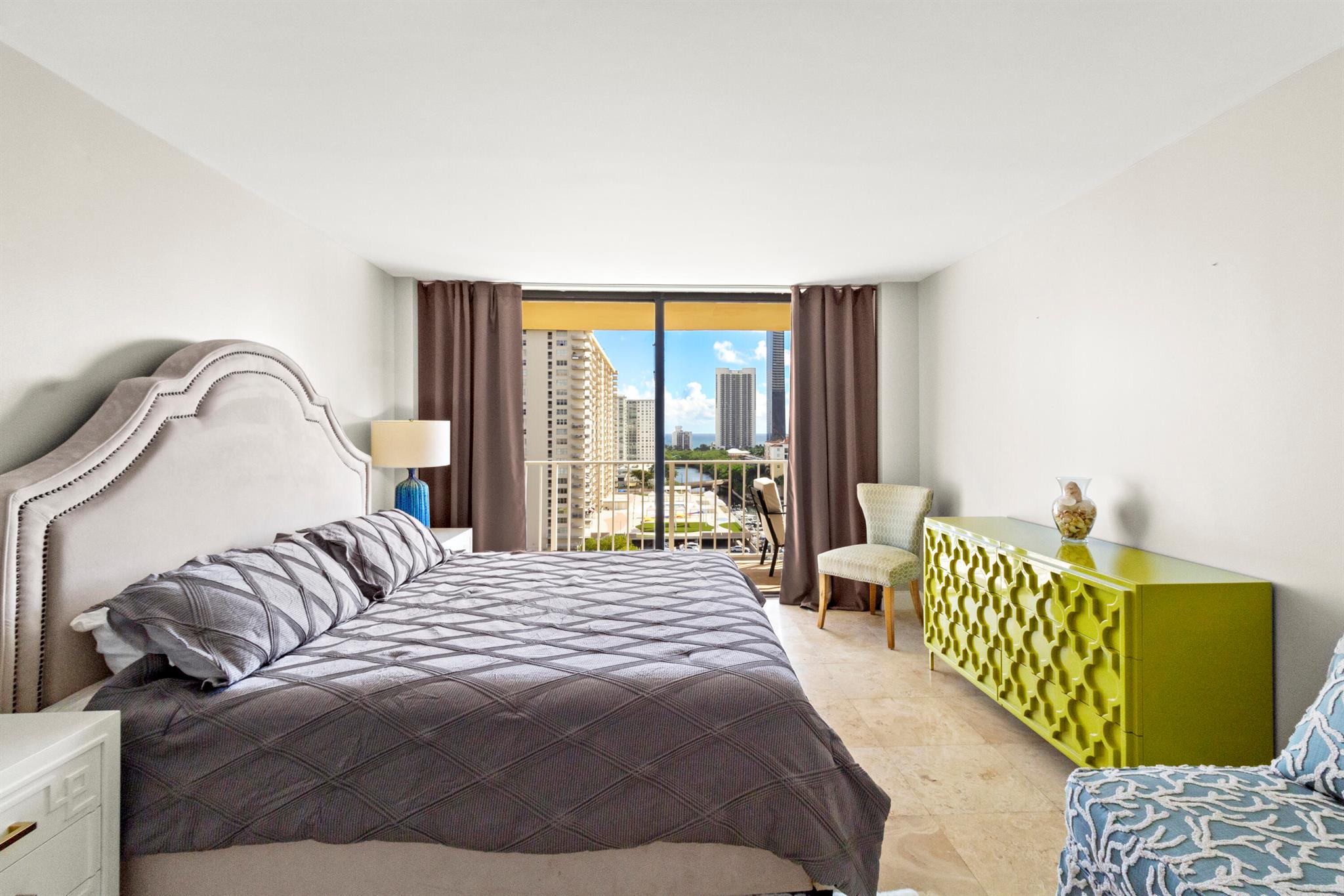 image Winston Towers 700 Condo17