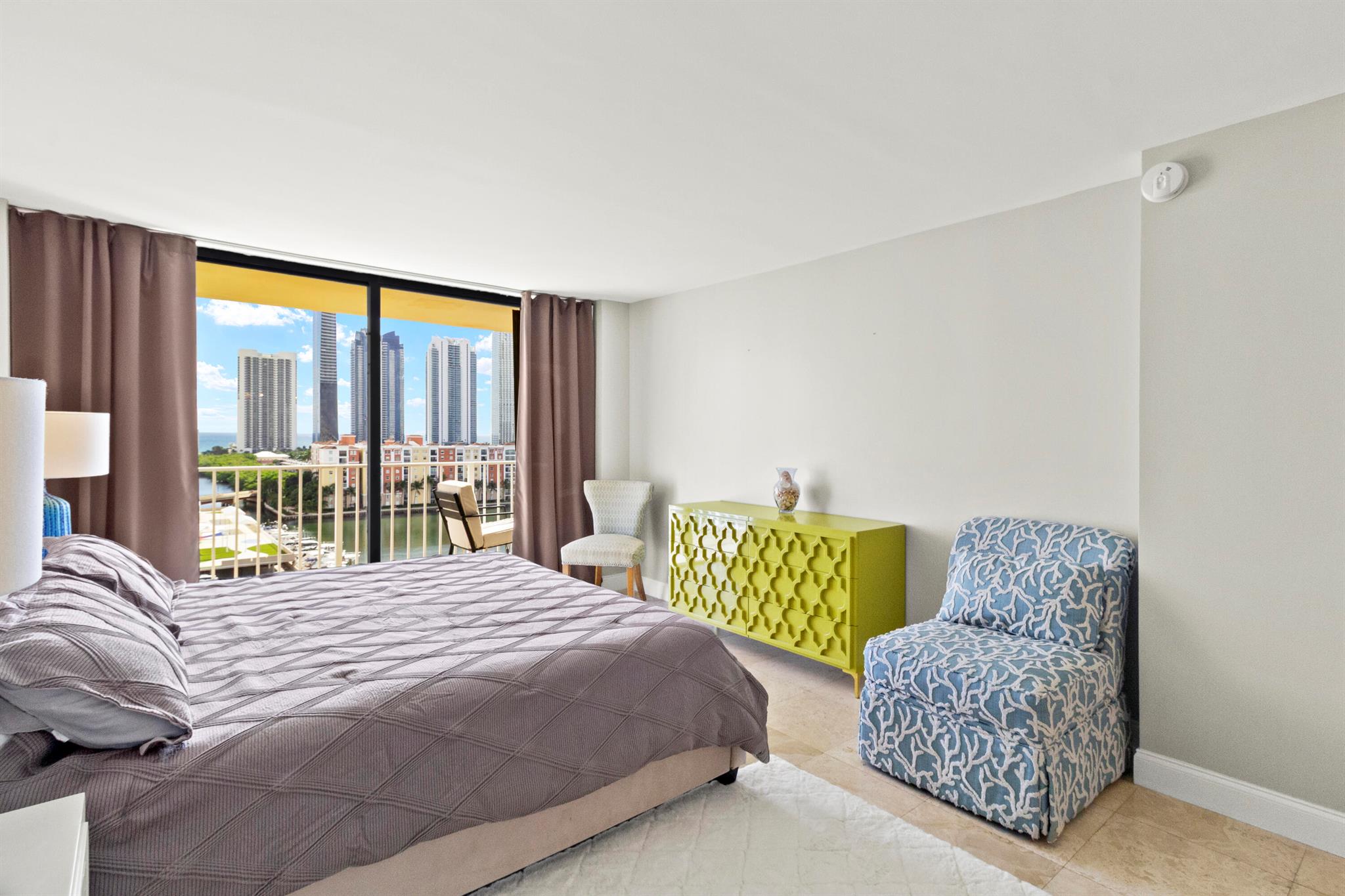 image Winston Towers 700 Condo18