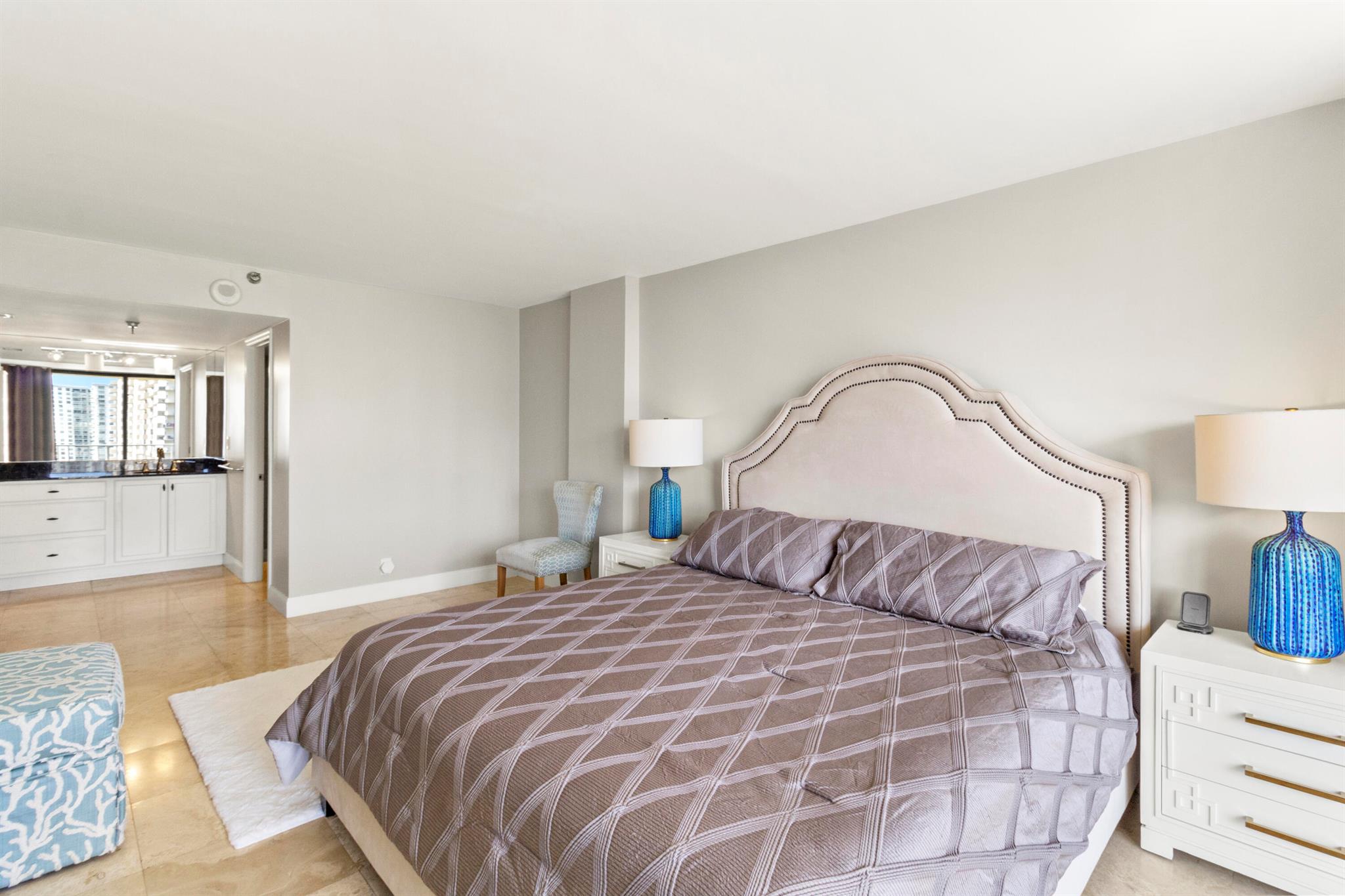 image Winston Towers 700 Condo19