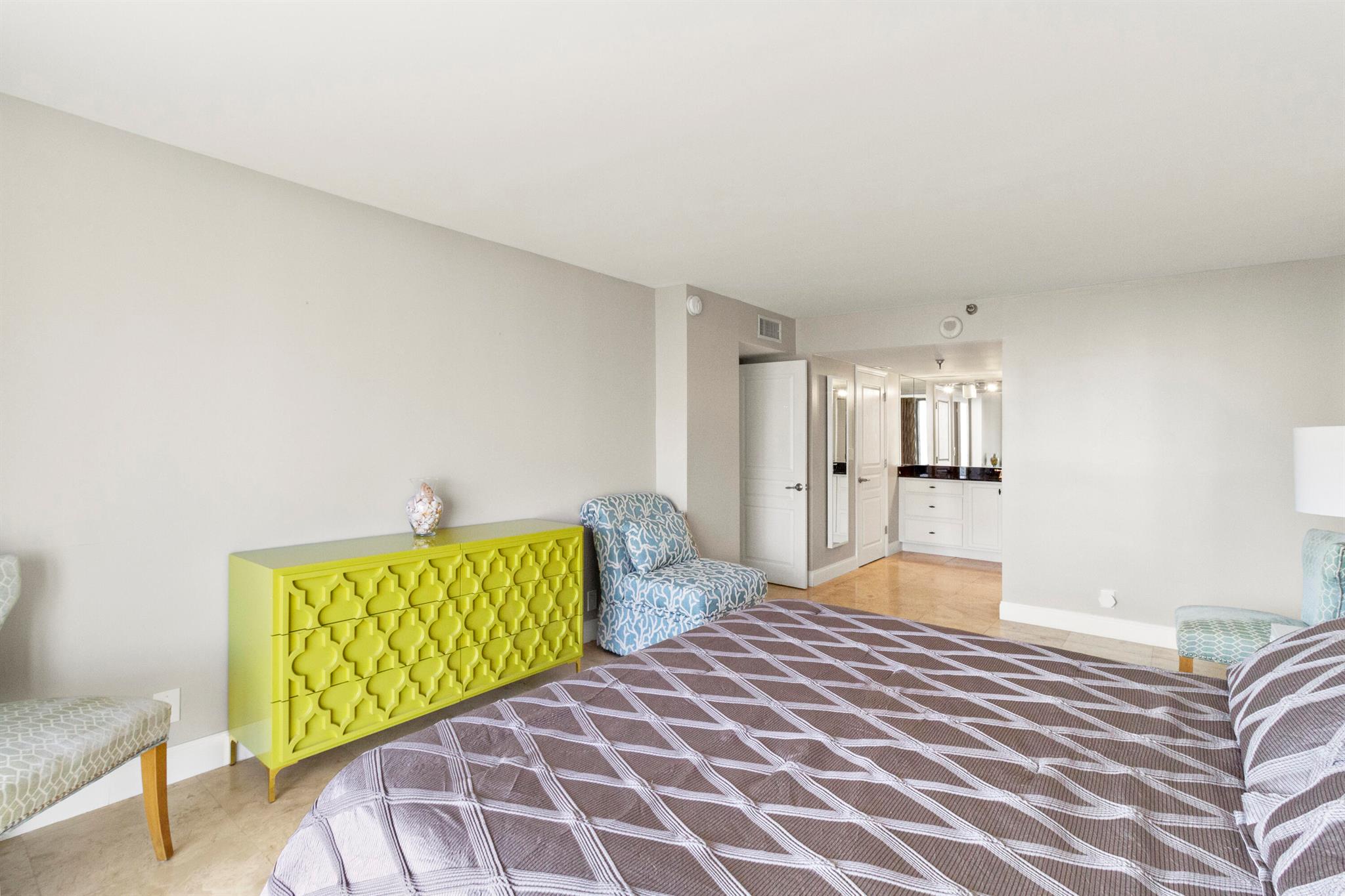 image Winston Towers 700 Condo20