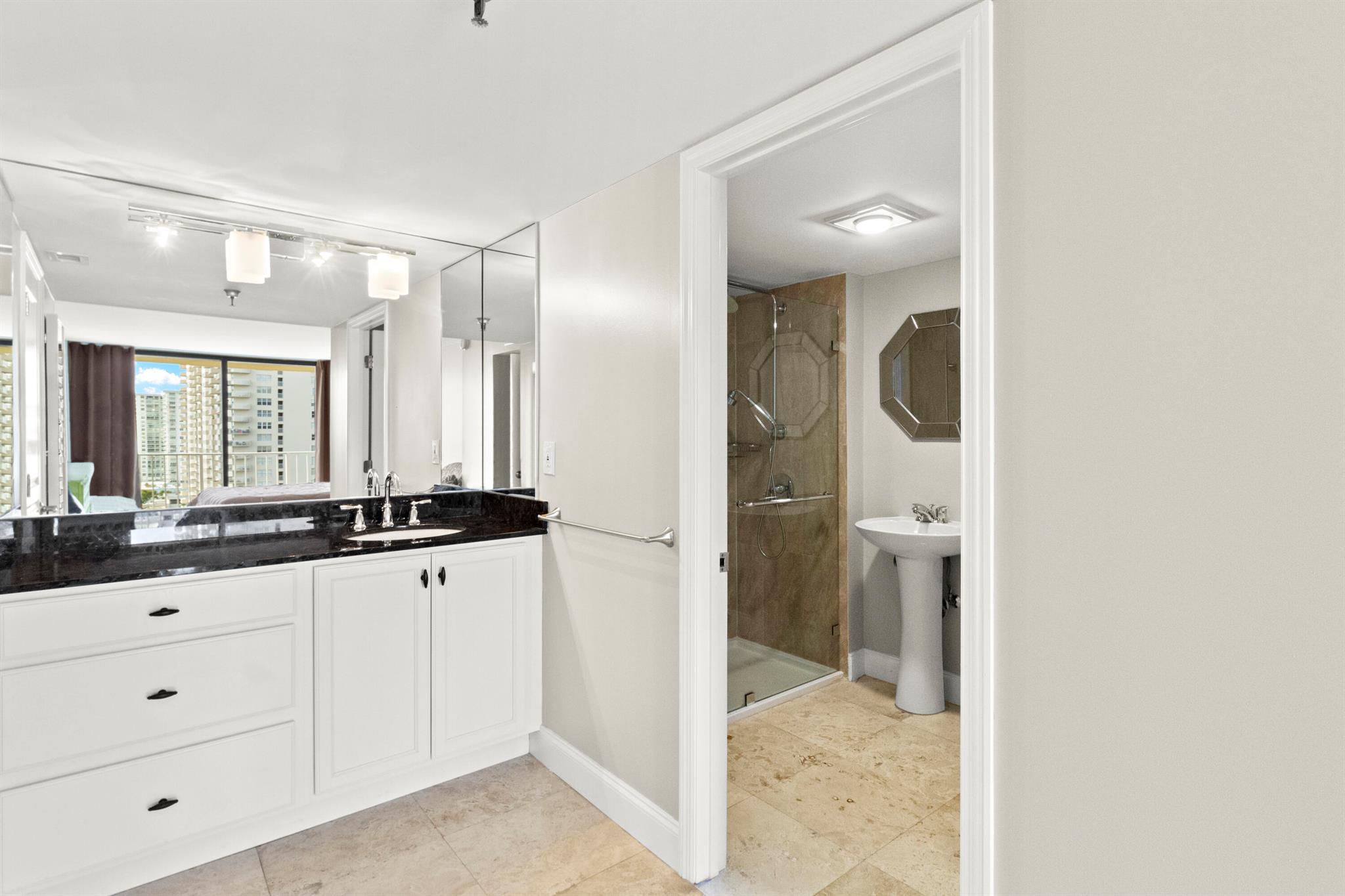 image Winston Towers 700 Condo22