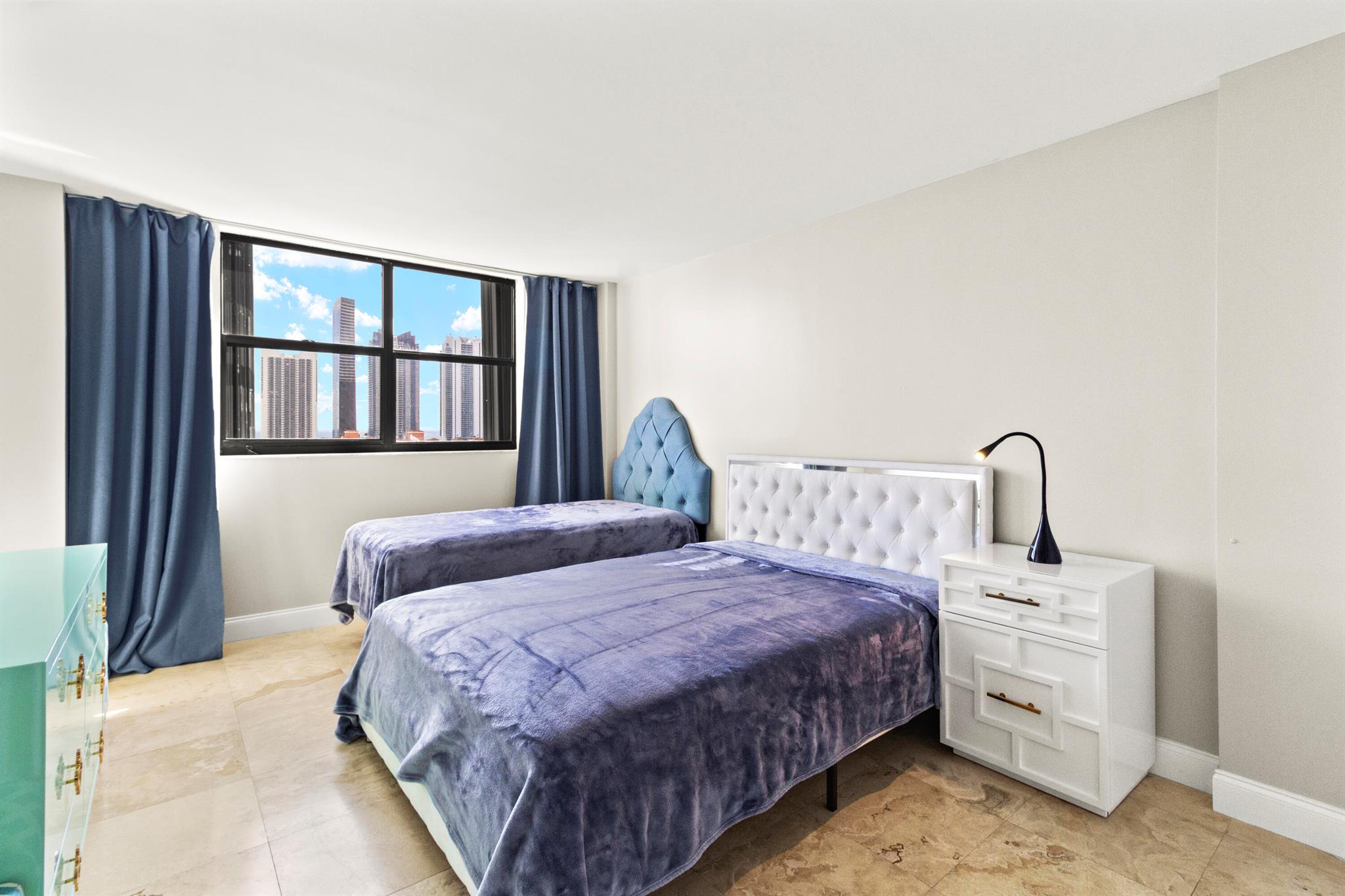 image Winston Towers 700 Condo24