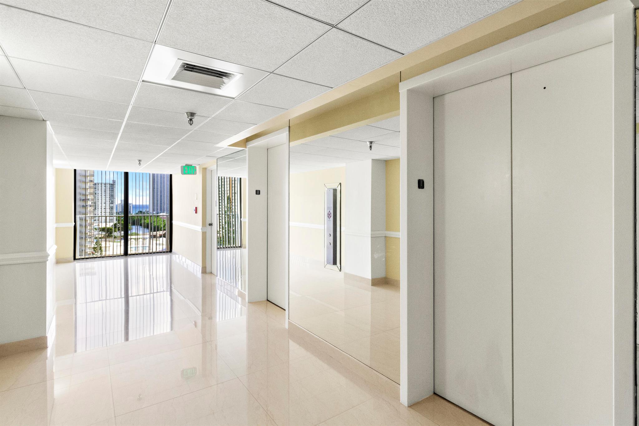 image Winston Towers 700 Condo30