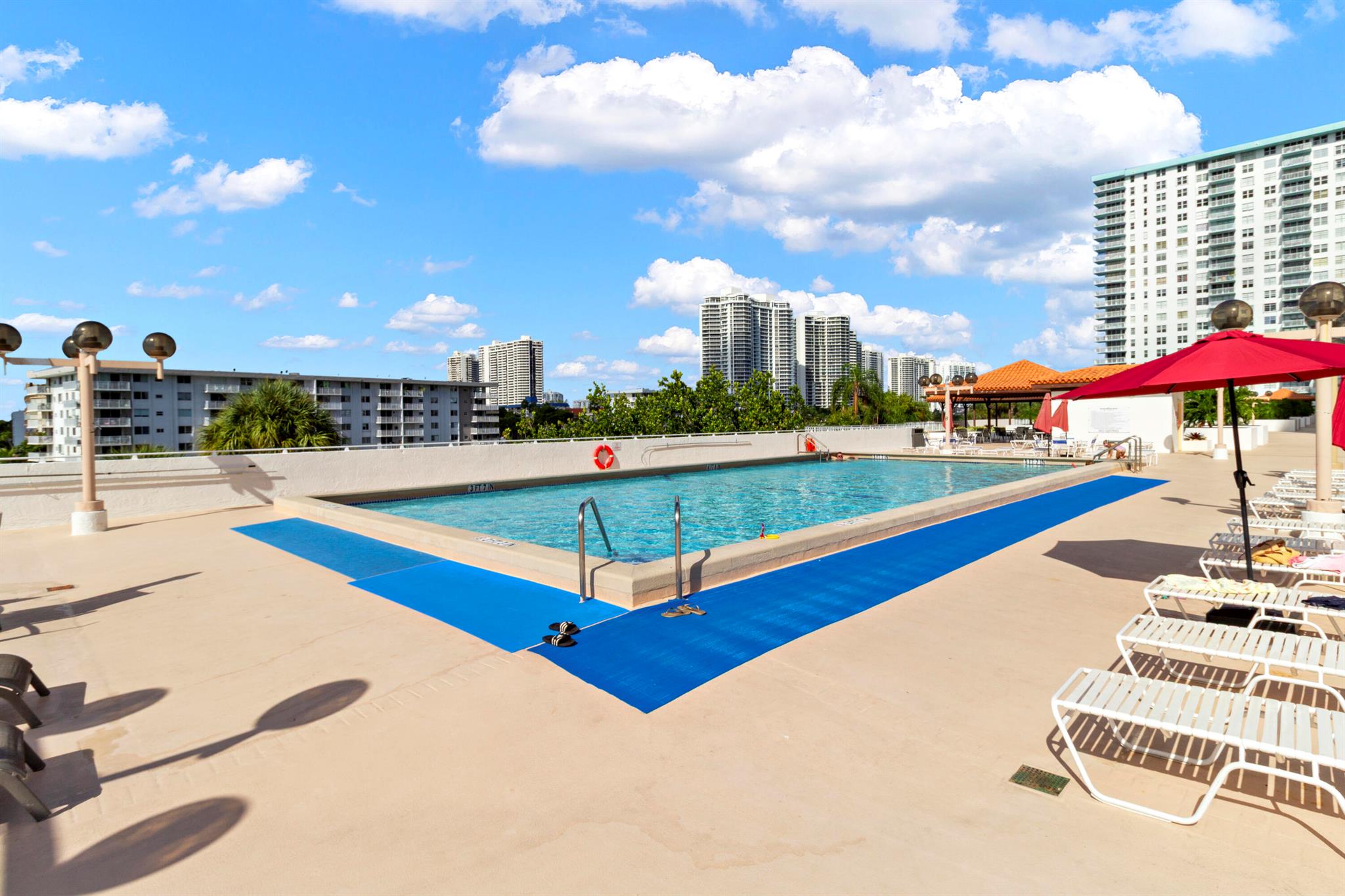 image Winston Towers 700 Condo31