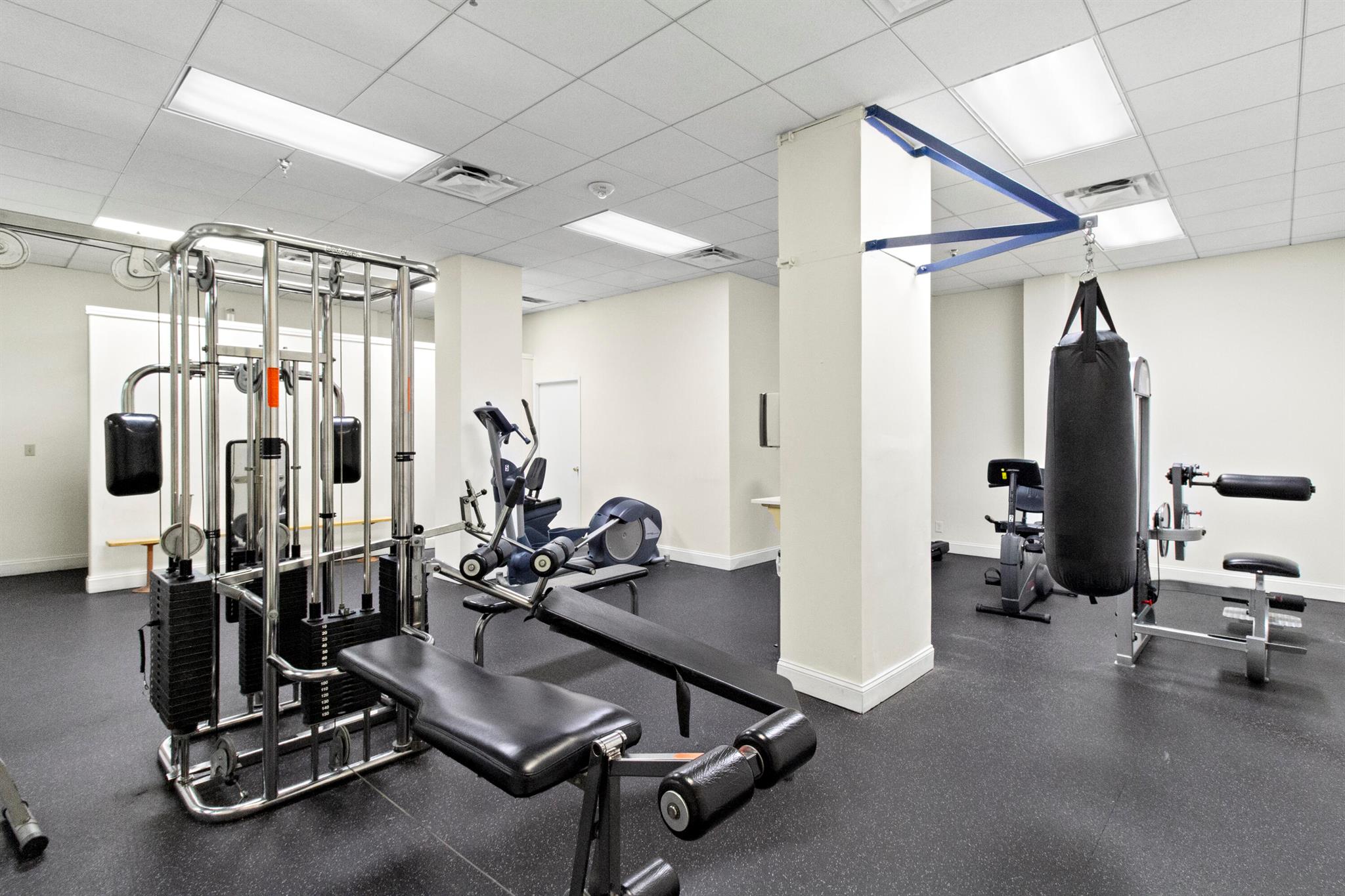 image Winston Towers 700 Condo38